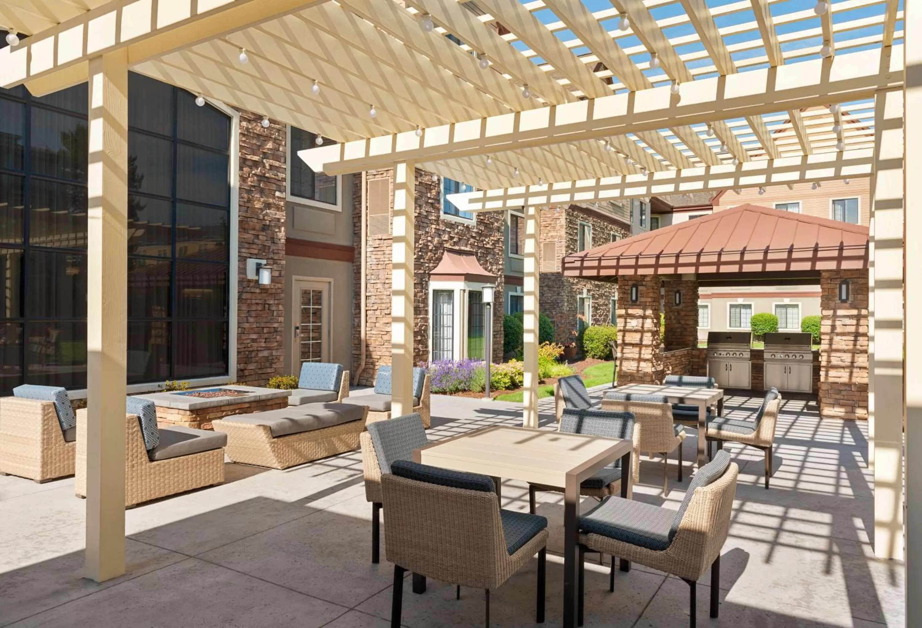 Inner courtyard view in Homewood Suites by Hilton Portland Airport