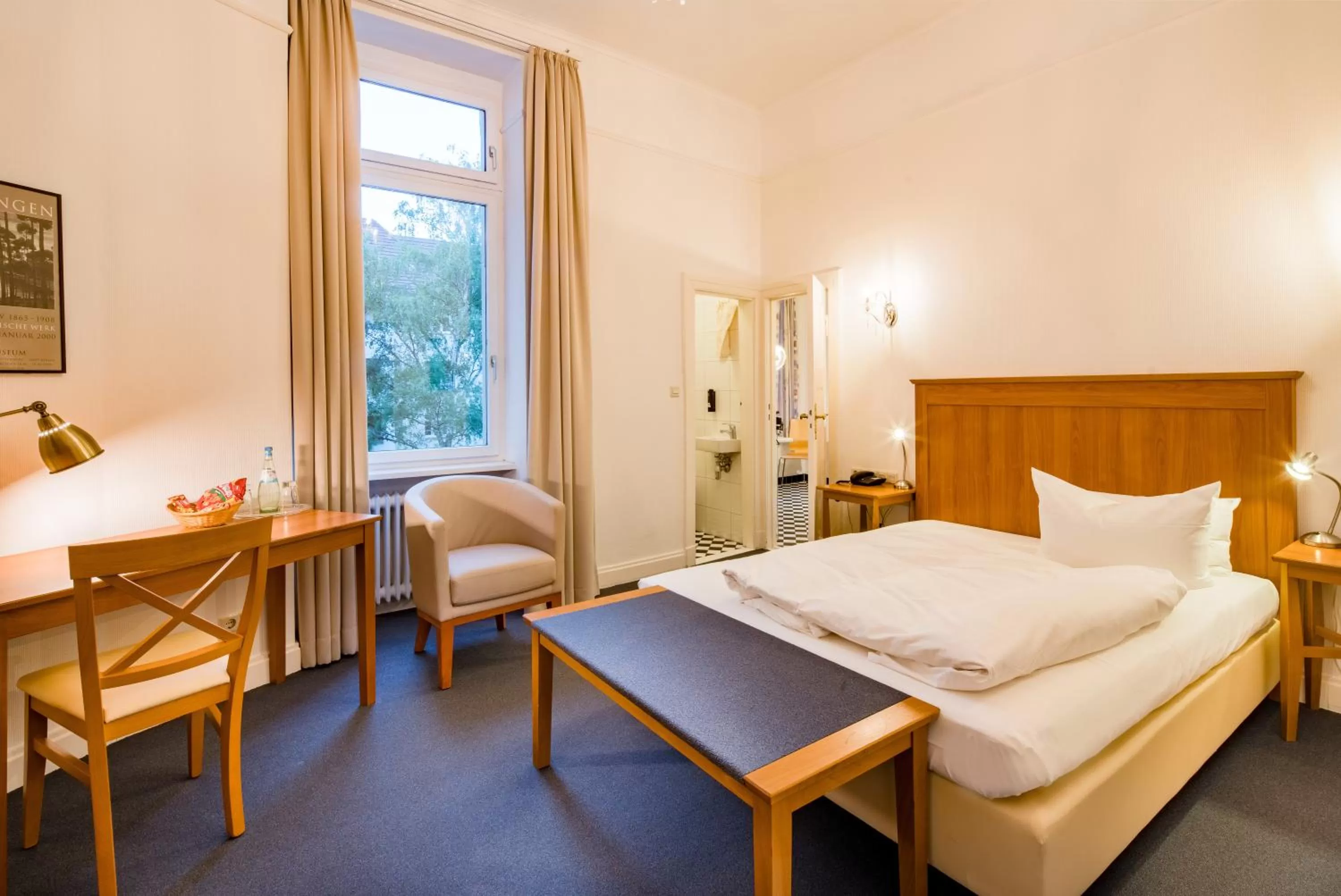 Bathroom, Bed in Hotel Brandies Berlin GmbH