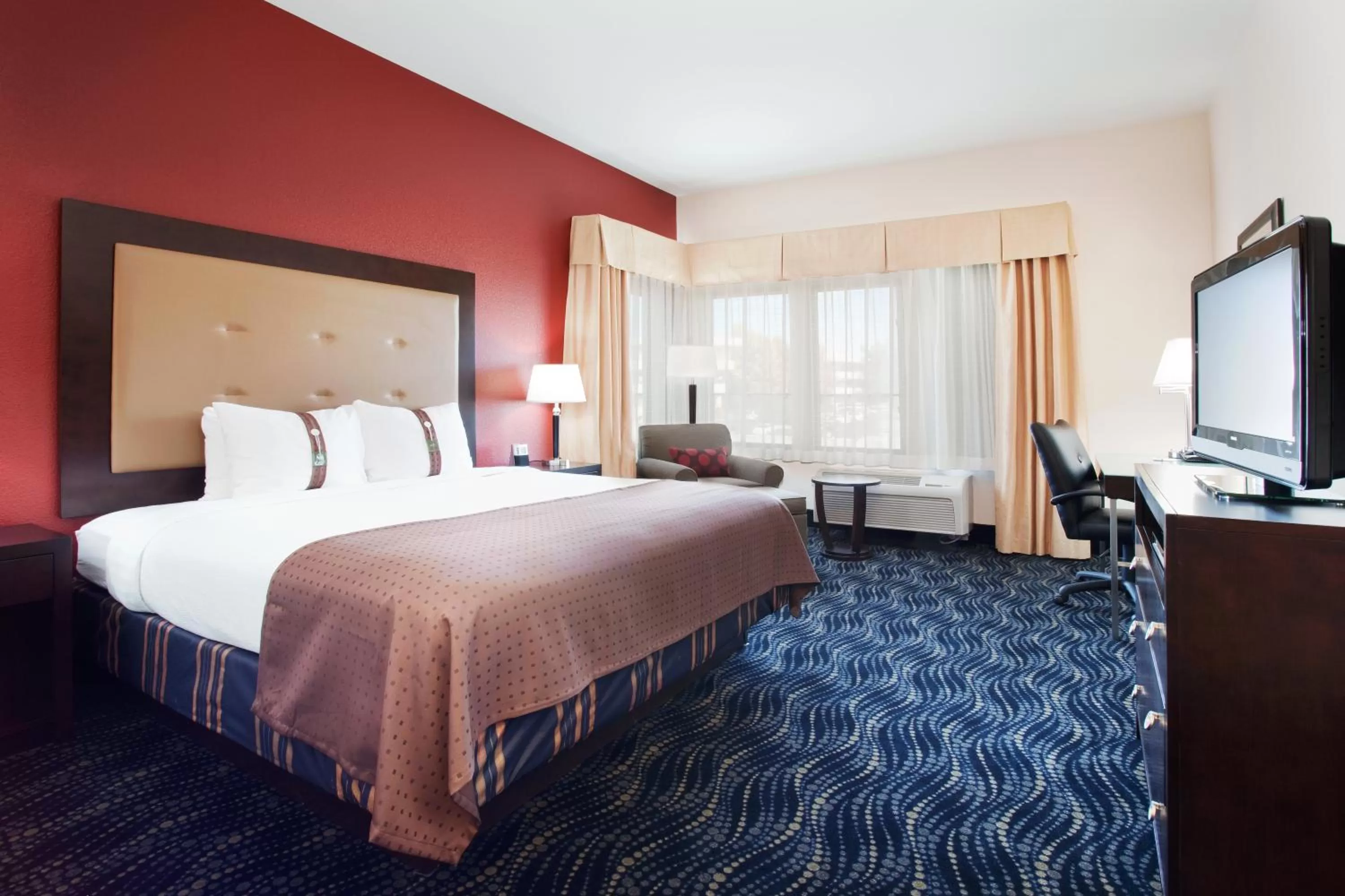 Photo of the whole room, Bed in Holiday Inn Hotel & Suites Grand Junction-Airport by IHG