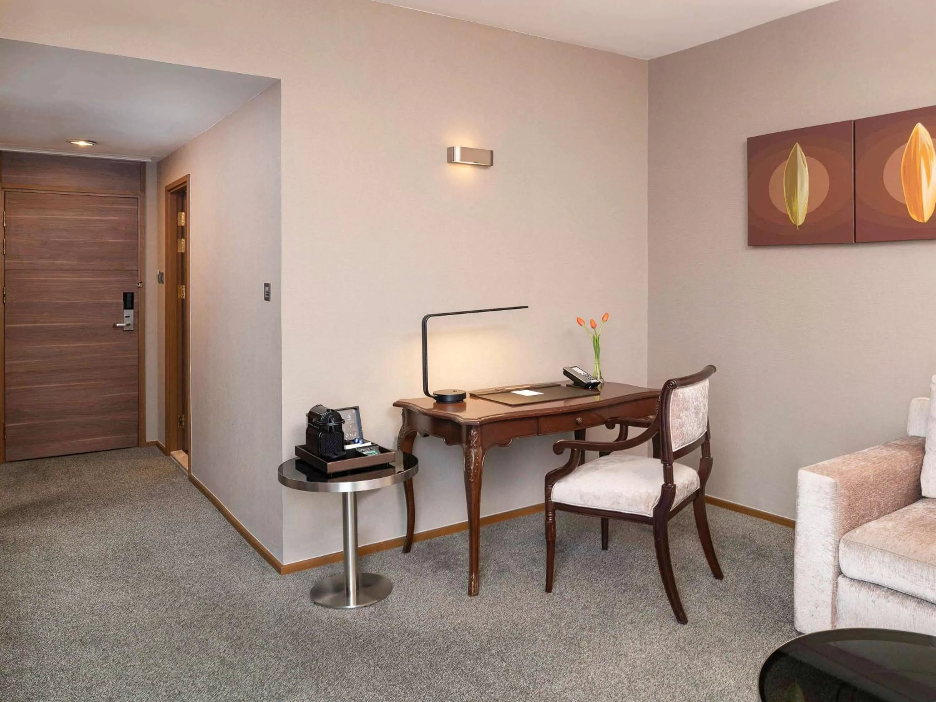 Photo of the whole room in Swissotel Bangkok Ratchada