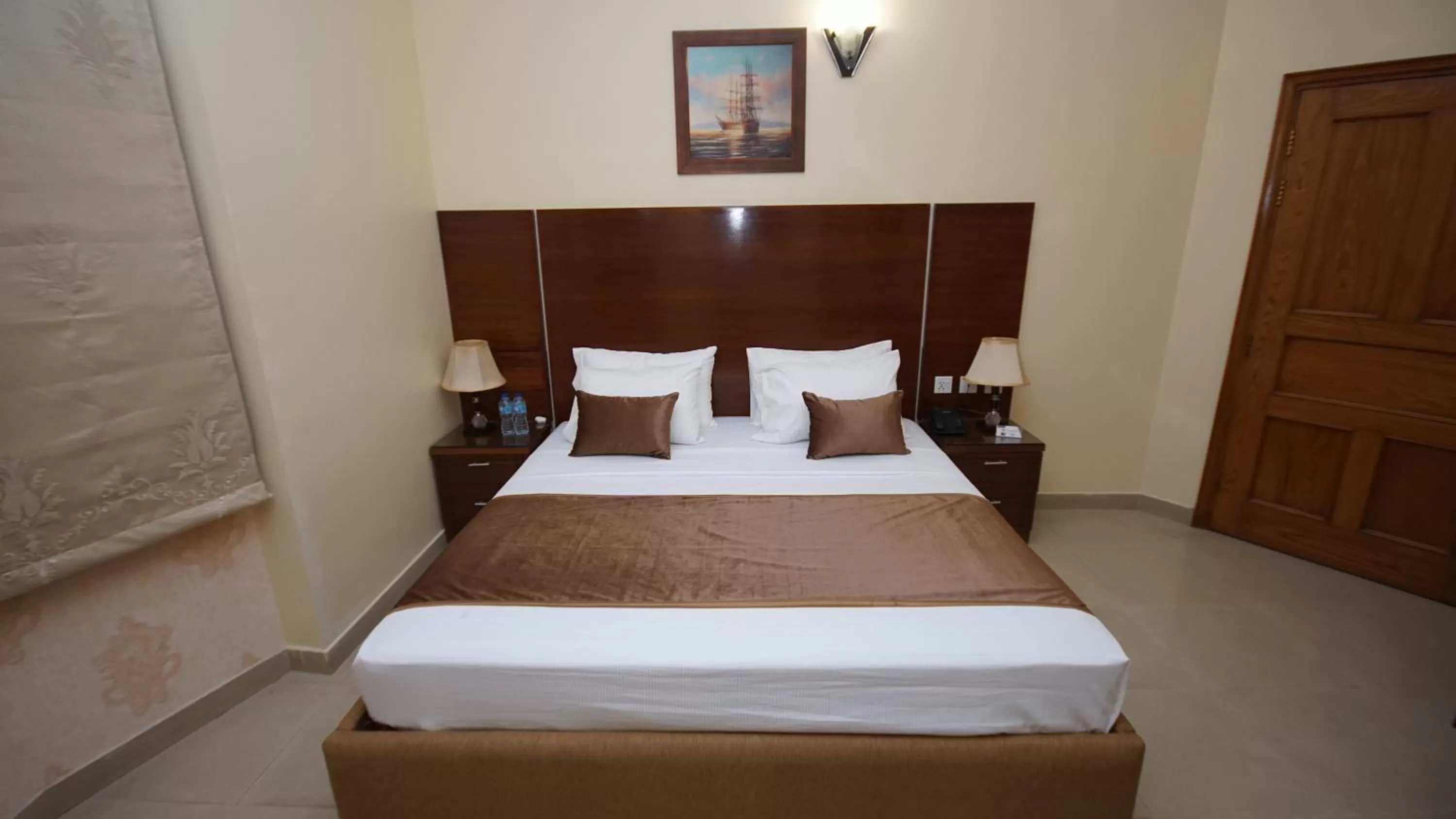 Bed in World Inn Karachi