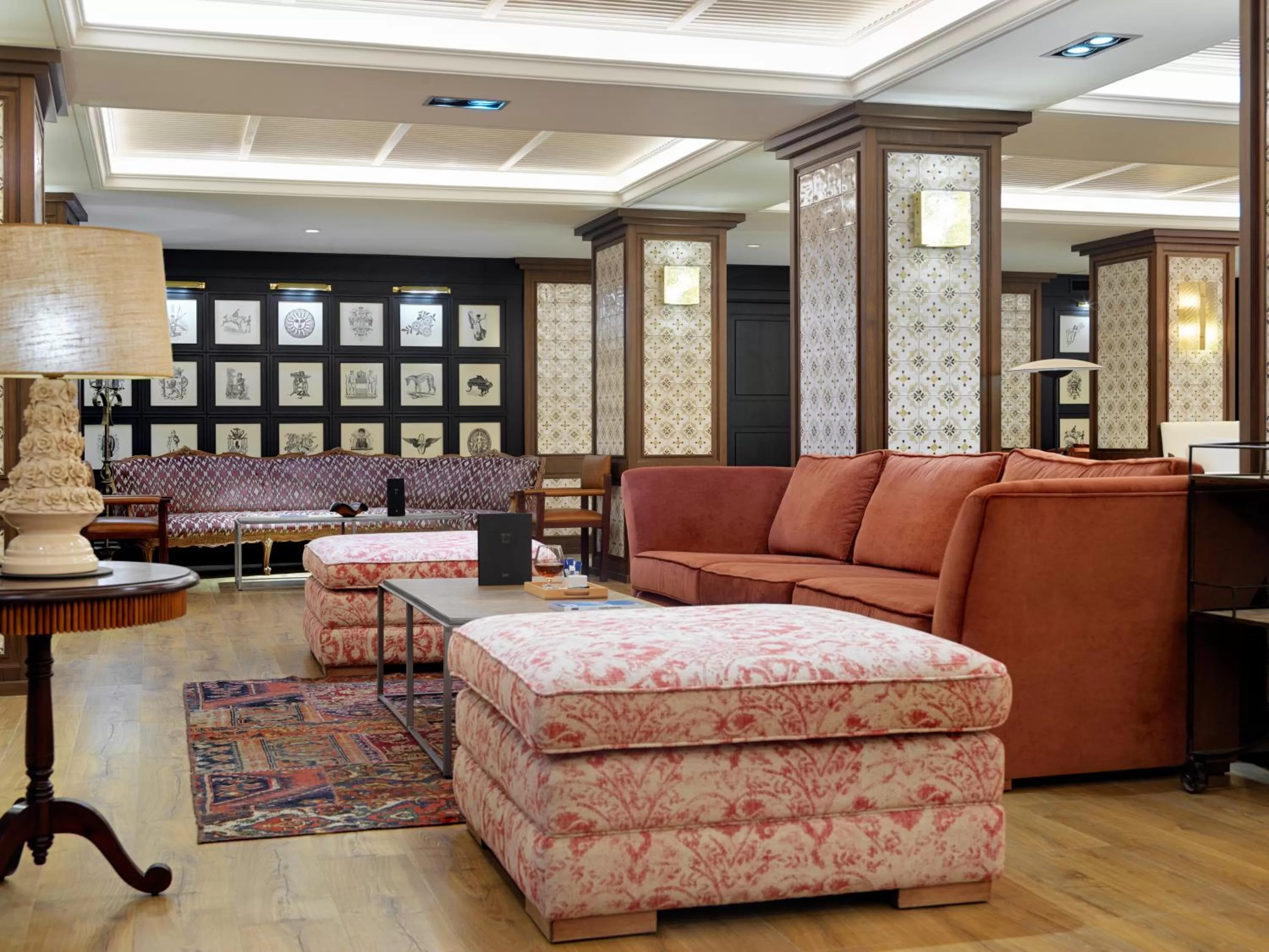 Lounge or bar in H10 Corregidor Boutique Hotel