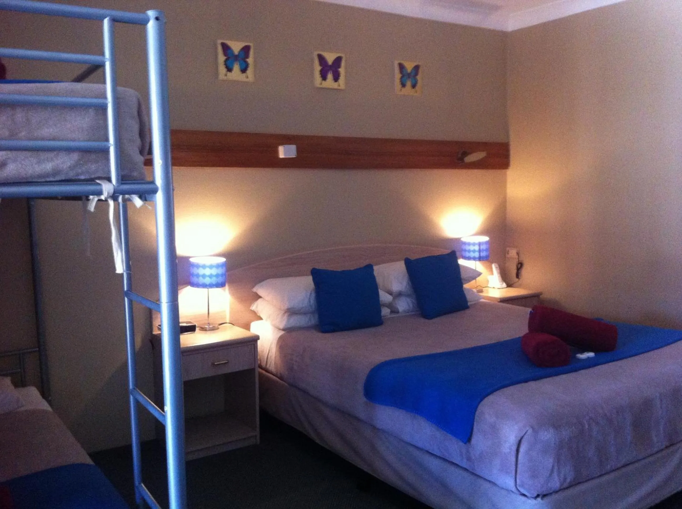 Photo of the whole room, Bed in Elsinor Motor Lodge