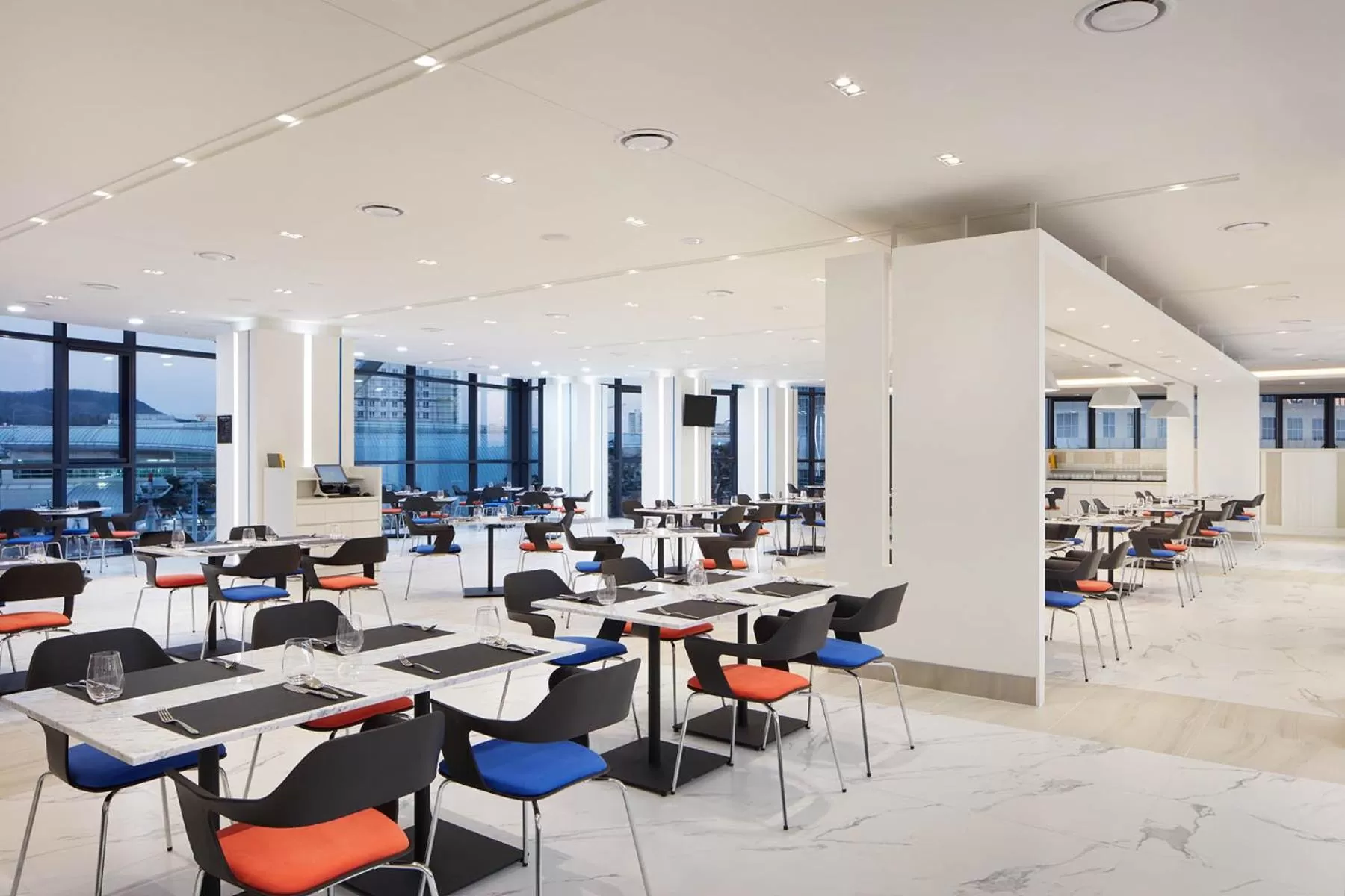 Restaurant/places to eat in Days Hotel & Suites by Wyndham Incheon Airport