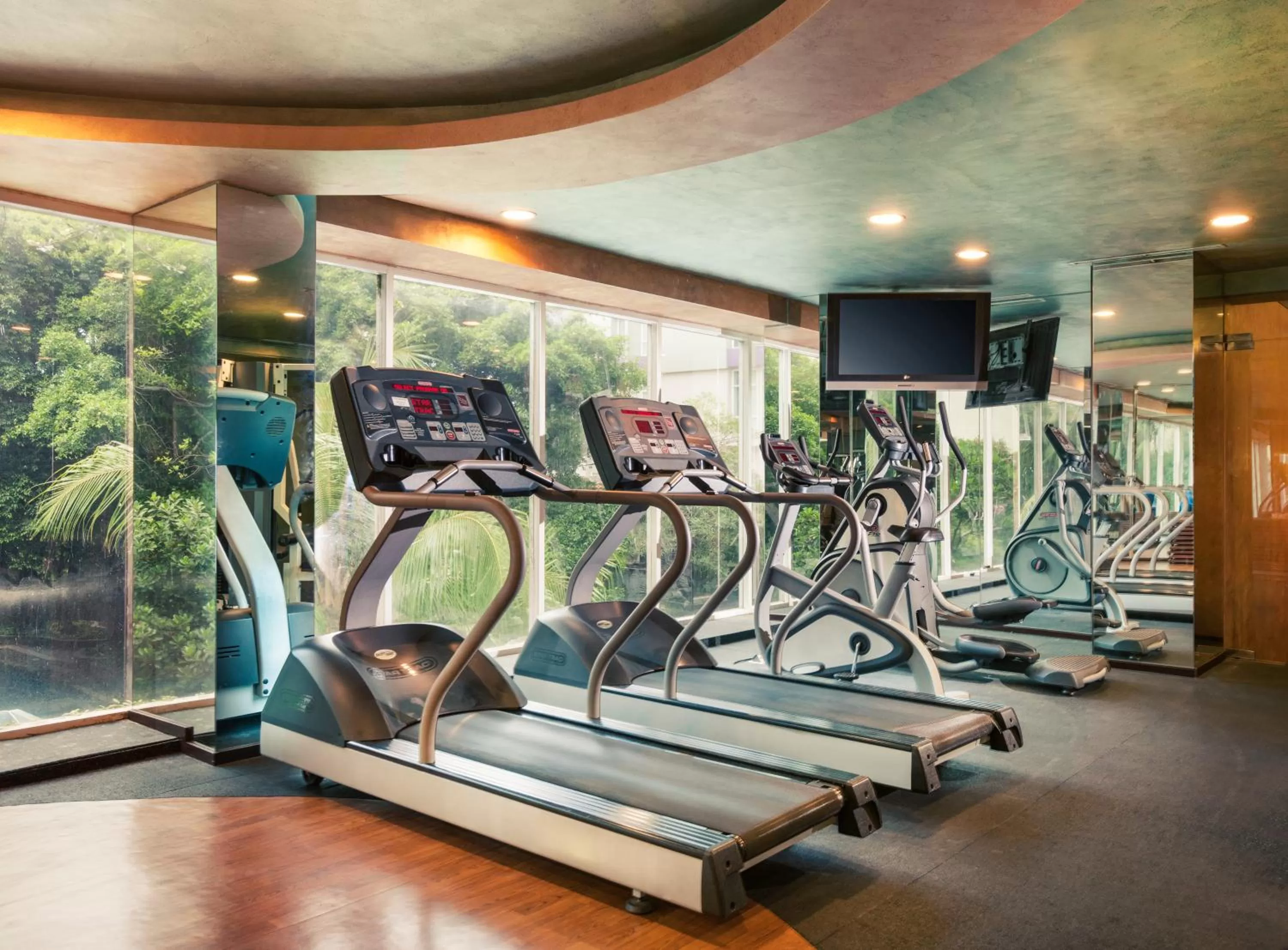 Fitness centre/facilities in Mercure Surabaya Grand Mirama