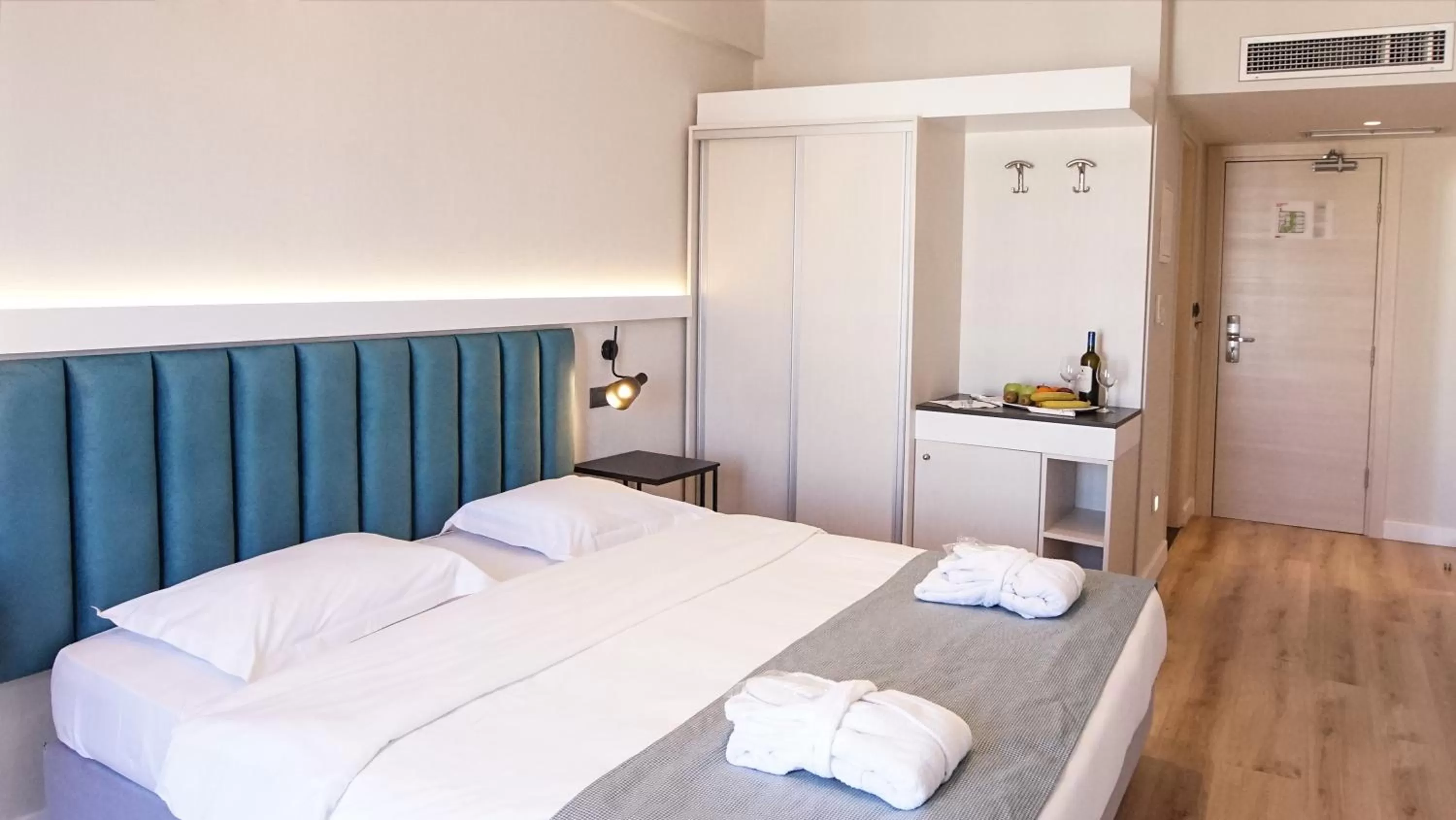 Bedroom, Bed in Athens Cypria Hotel