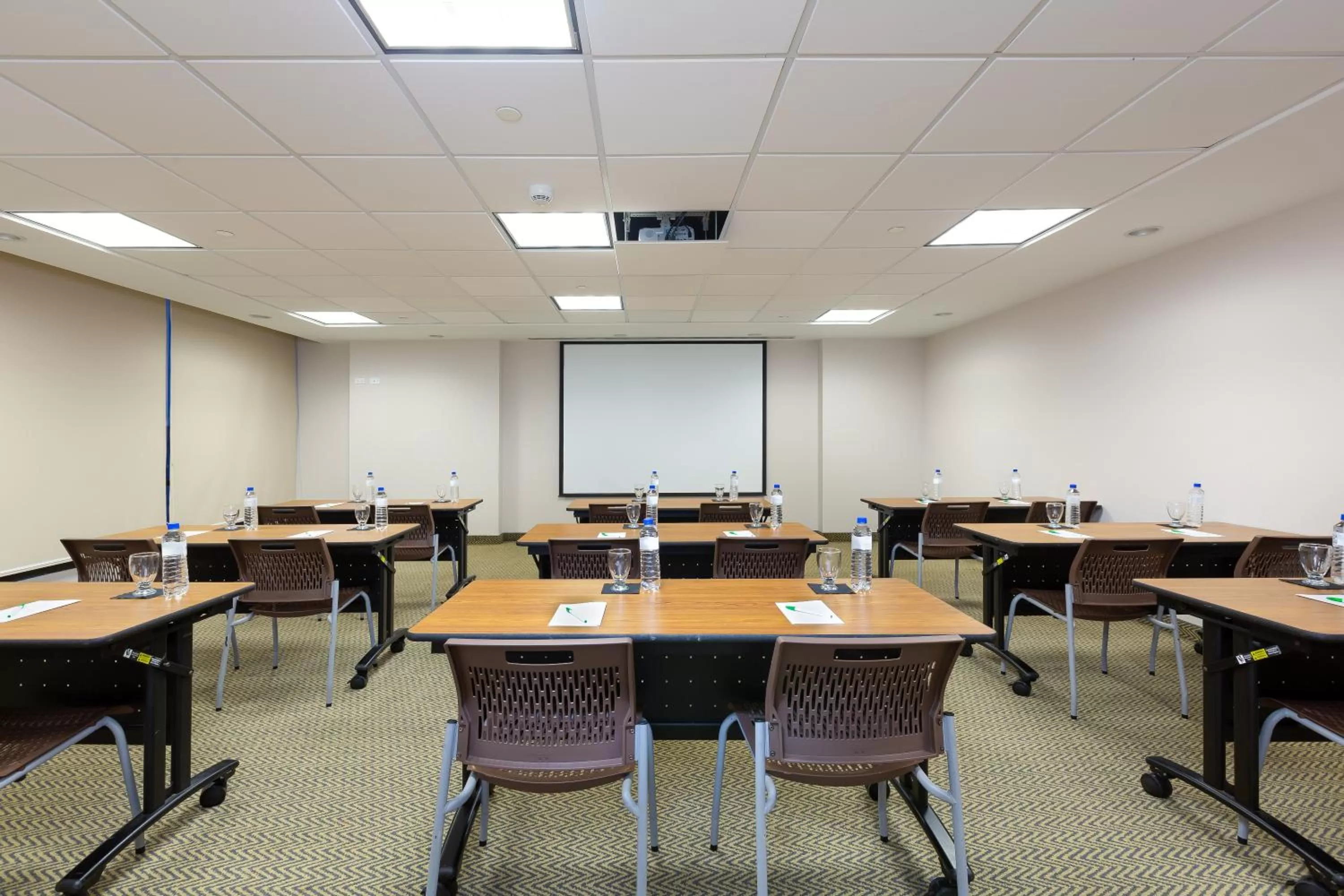Meeting/conference room in Holiday Inn Panama Distrito Financiero by IHG