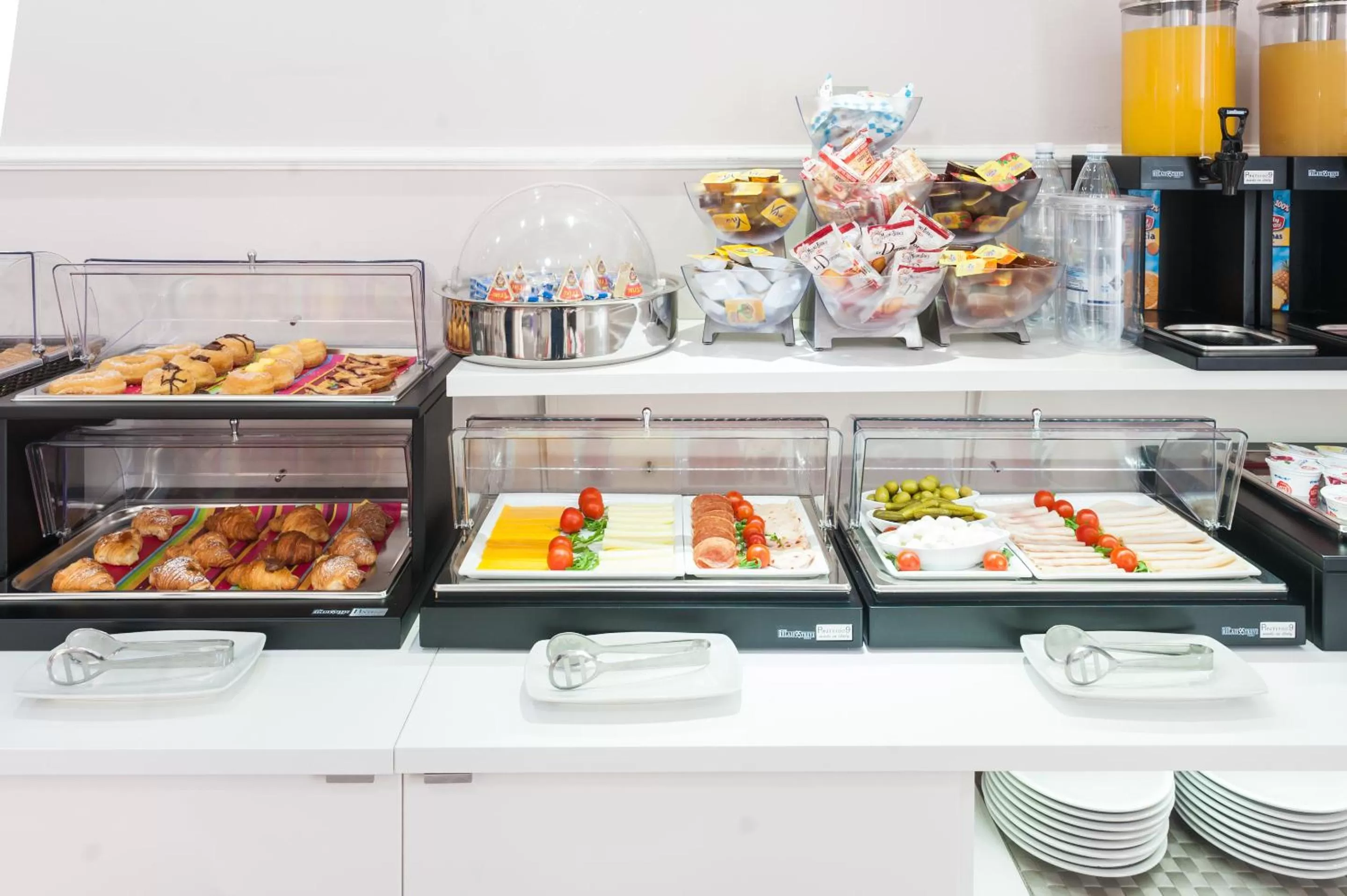 Restaurant/places to eat in Relais Trevi 95 Boutique Hotel