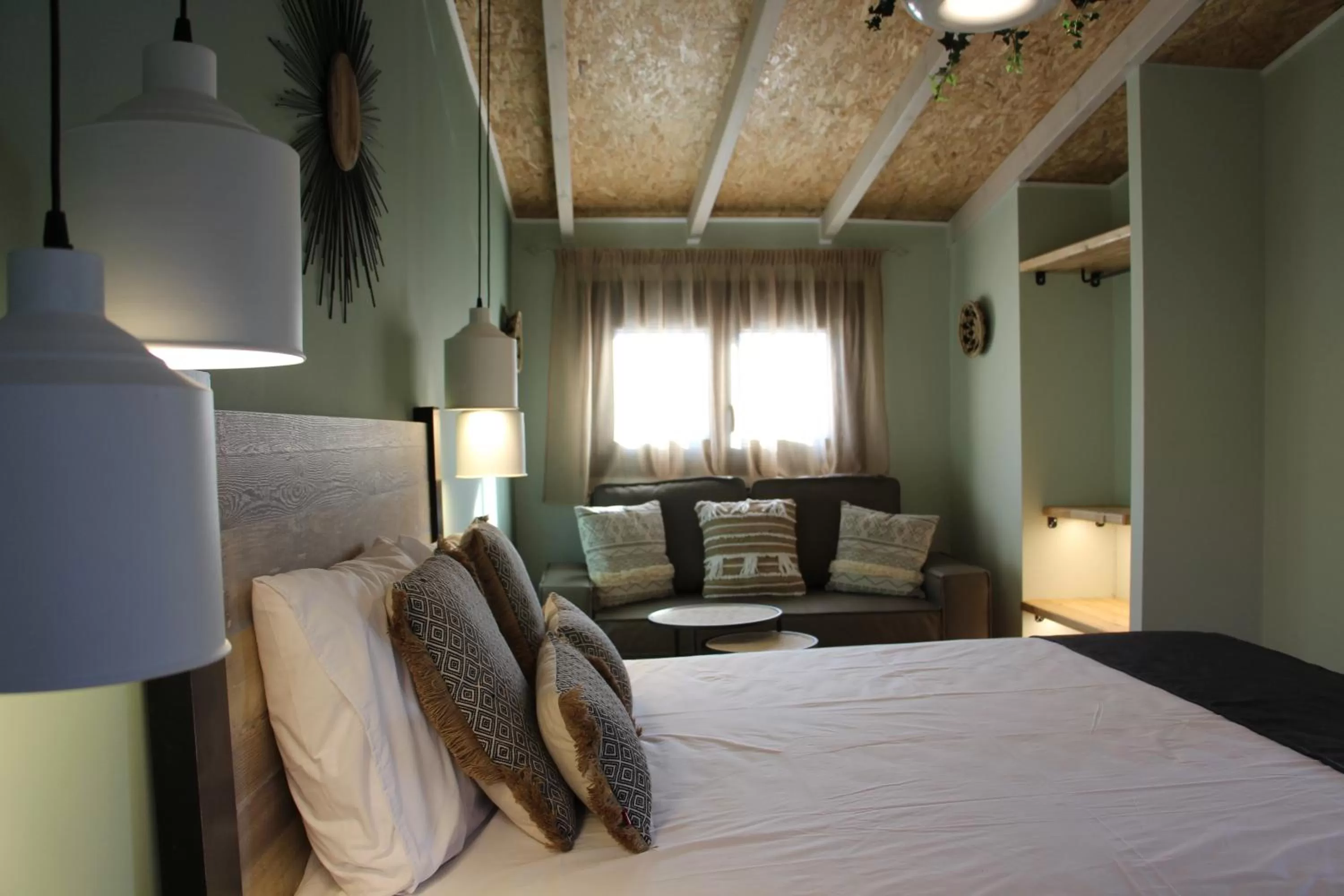 Lamprini's Deluxe Studios