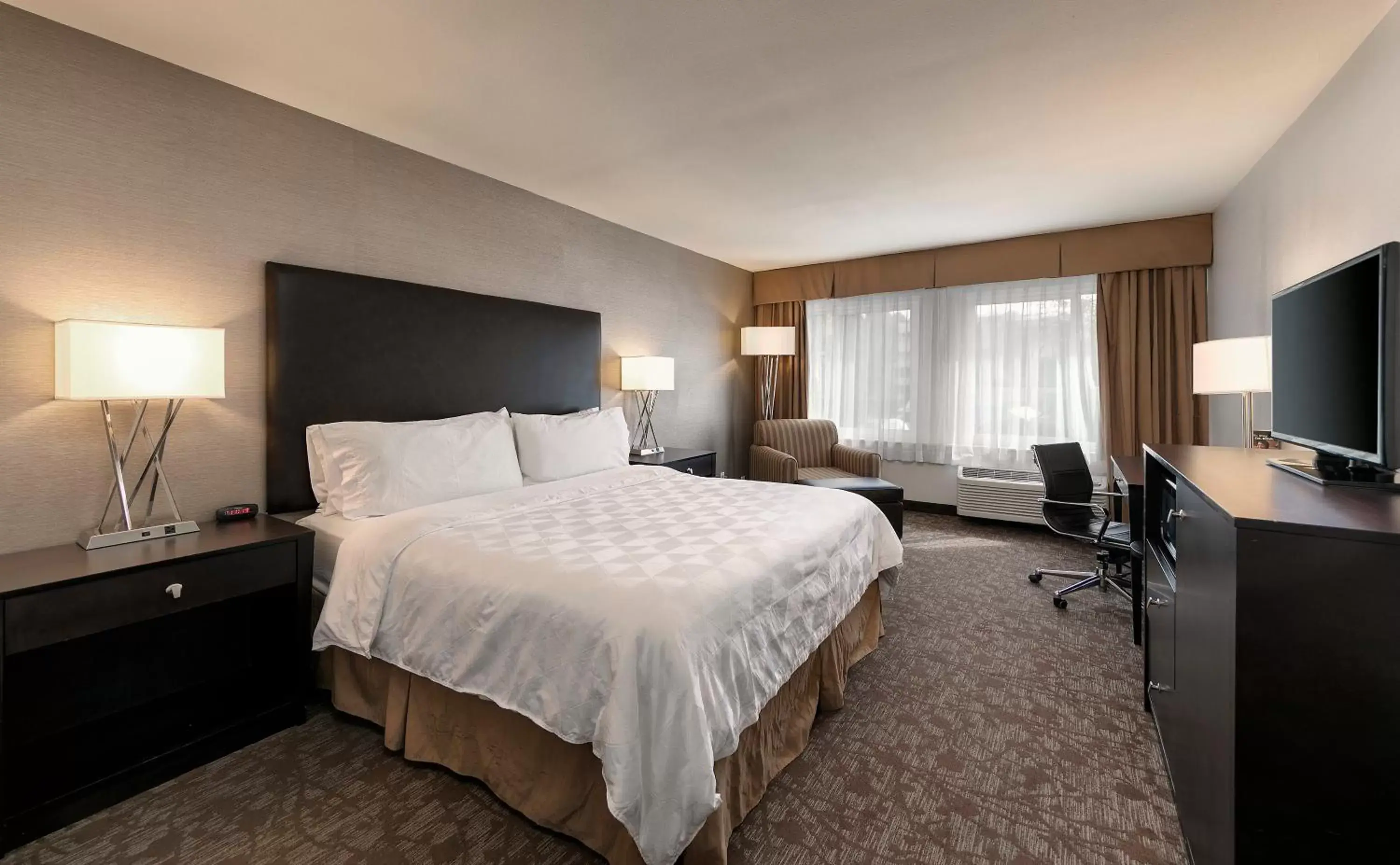King Room - Hearing Accessible in Holiday Inn West Covina by IHG King Room - Hearing Accessible in Holiday Inn West Covina by IHG