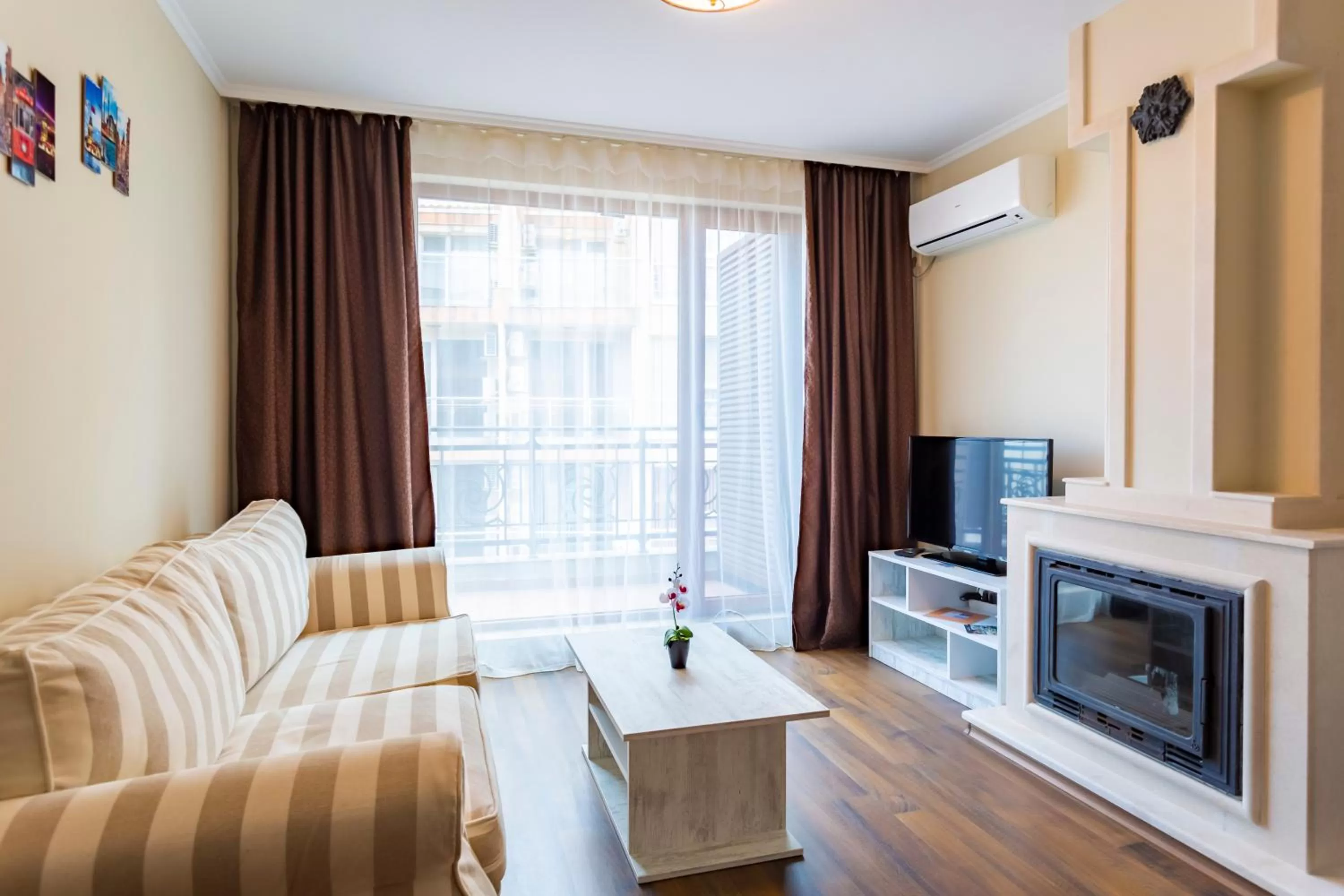 TV and multimedia in Rose Gardens Apart Hotel