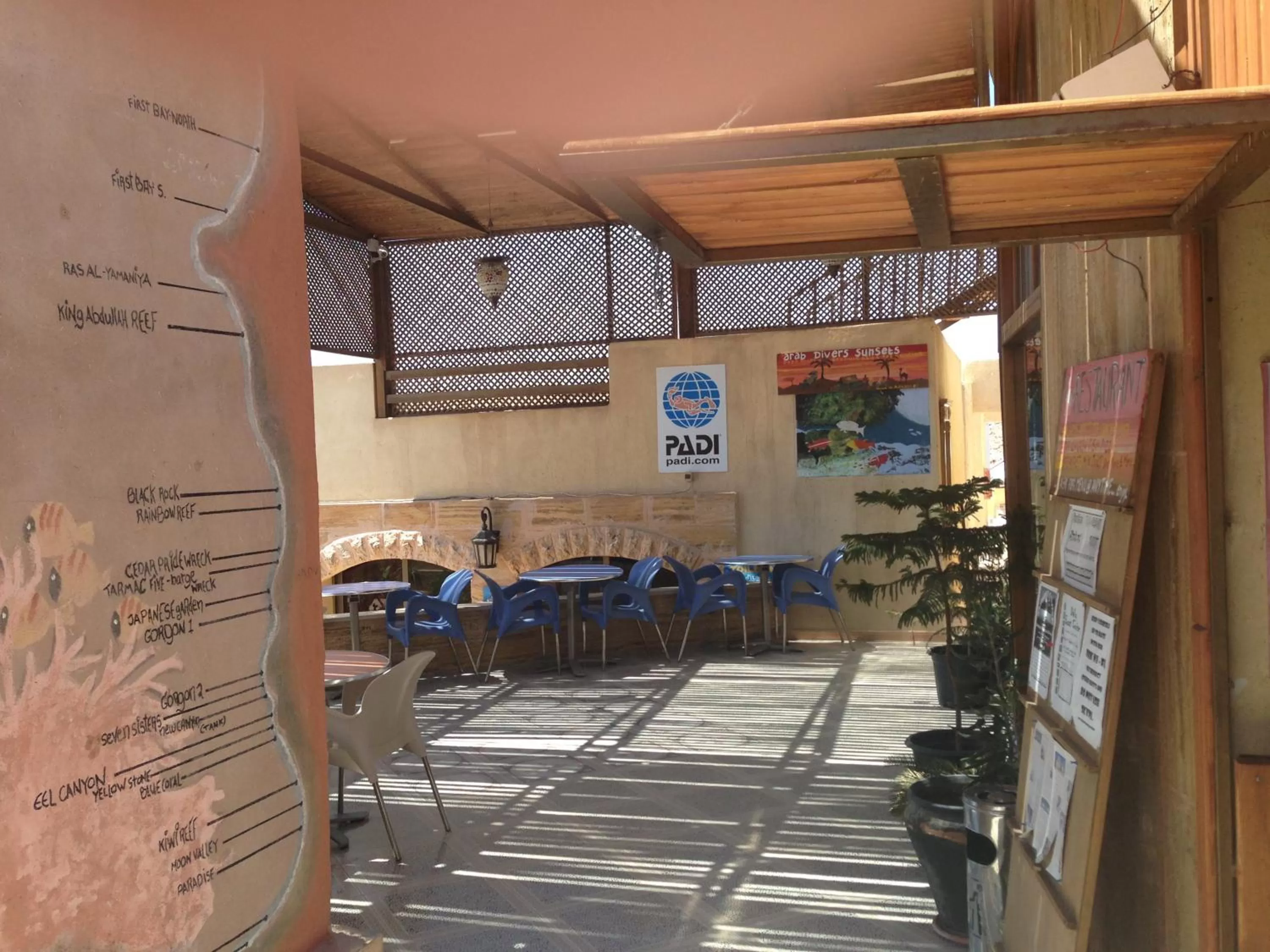 Lounge or bar in Arab Divers Dive Center and Bed & Breakfast