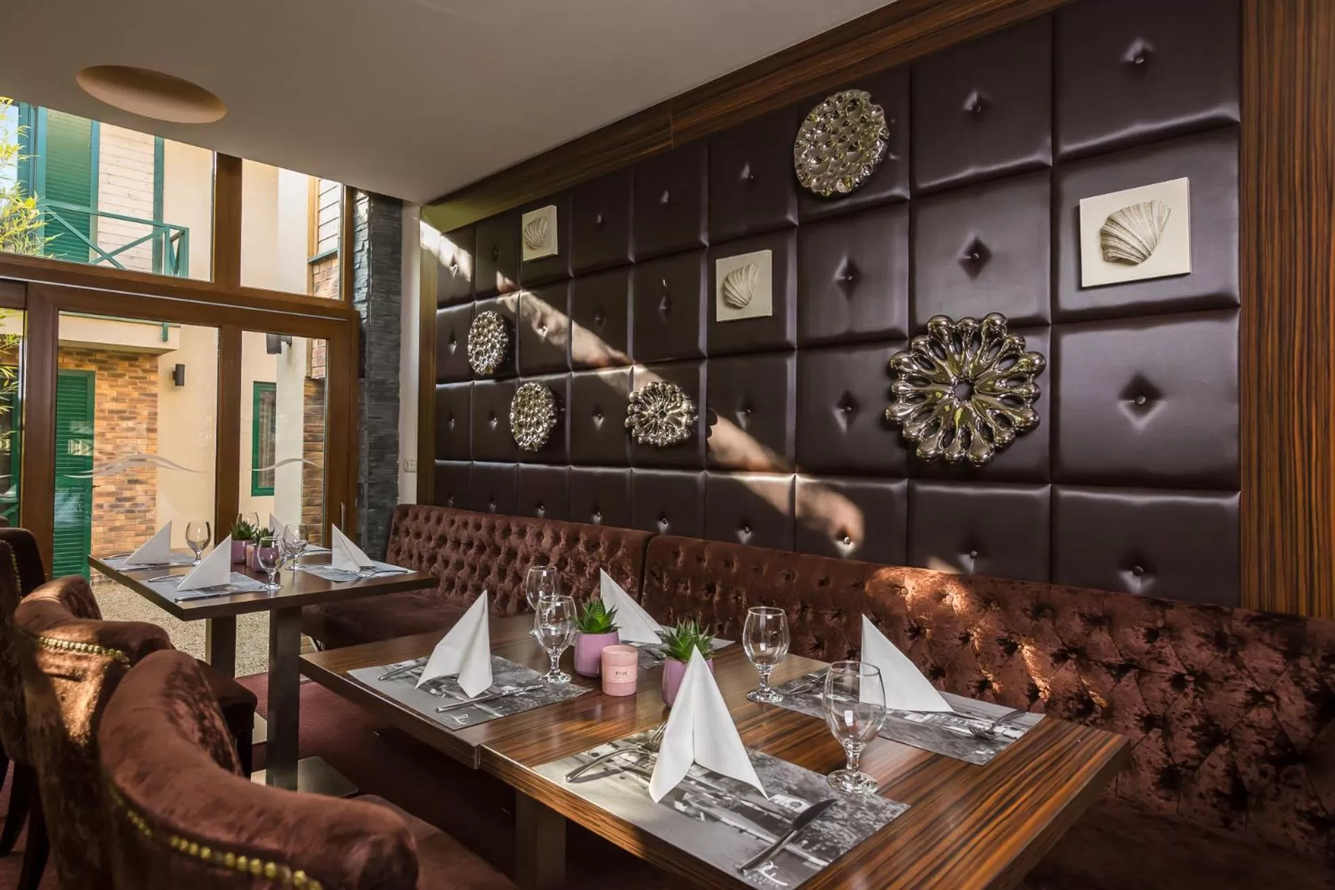 Restaurant/places to eat in Duna Garden Hotel