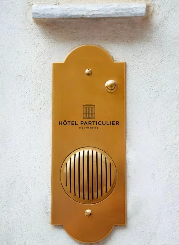 Logo/Certificate/Sign in Hôtel Particulier Montmartre
