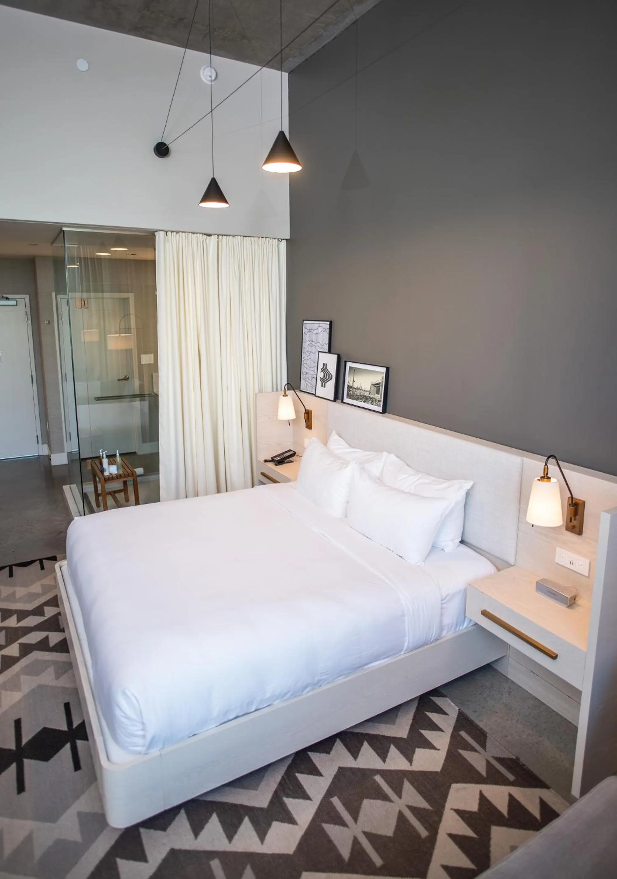 Bedroom, Bed in Mountain Shadows Resort Scottsdale