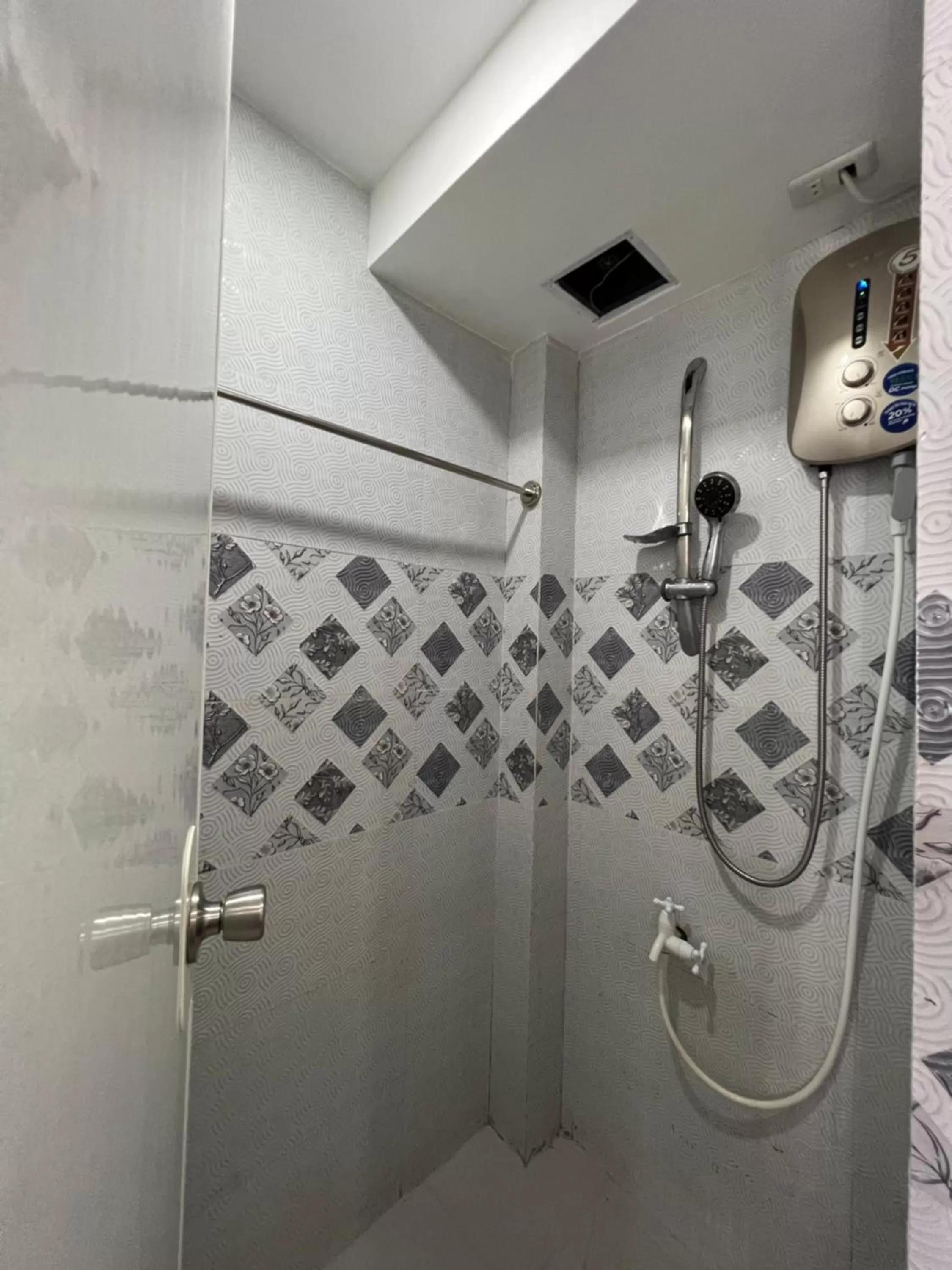 Shower in Ging-Ging Hotel And Resort