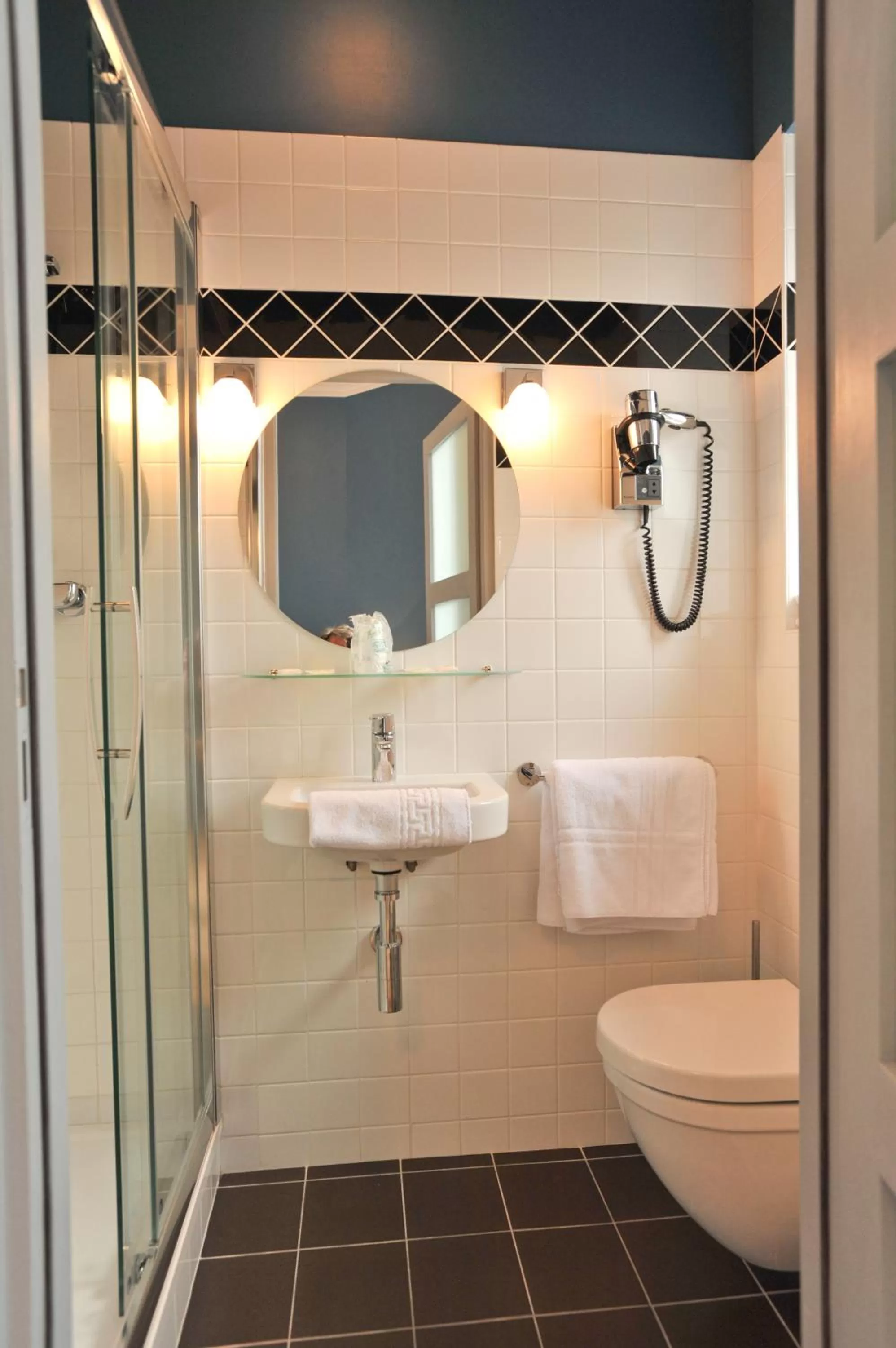 Shower in Hotel Le Rayon Vert