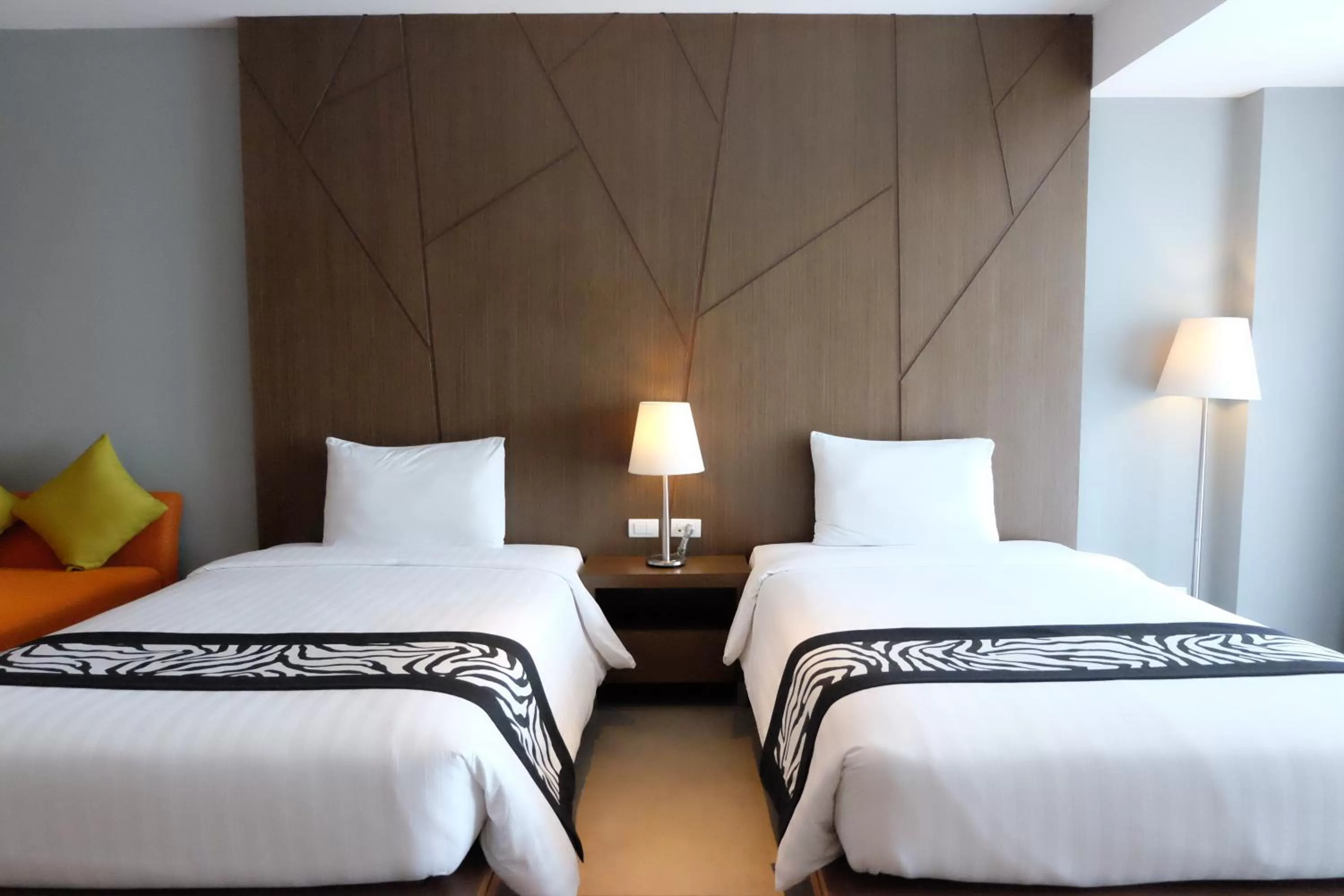 Photo of the whole room, Bed in Season Five Hotel