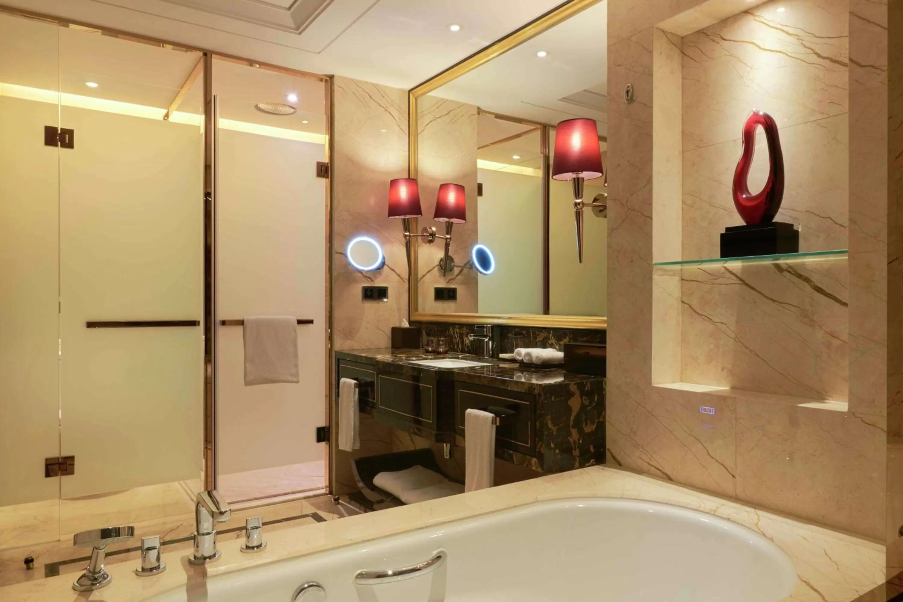 Toilet in Hilton Zhengzhou