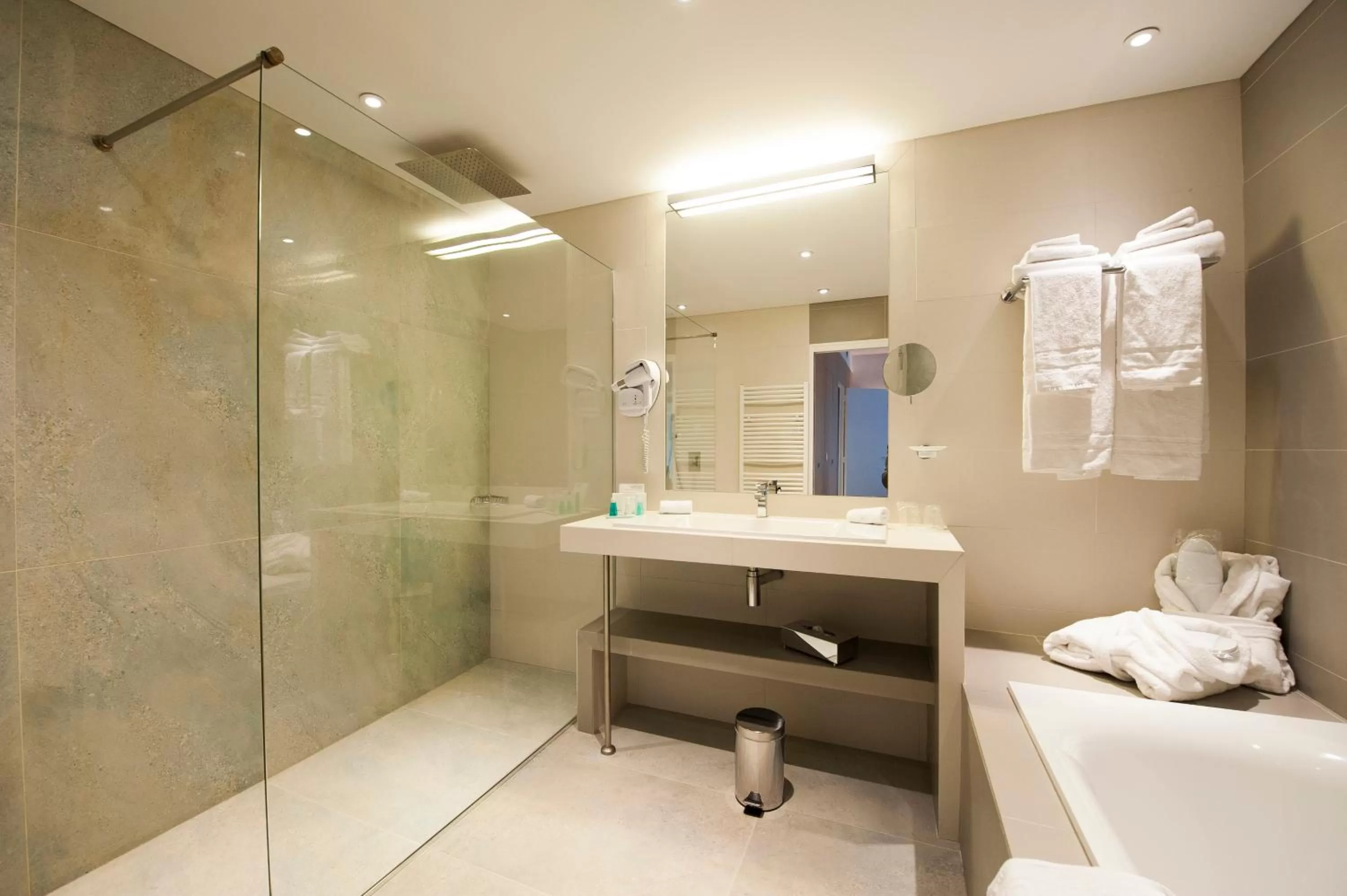 Photo of the whole room in Holiday Inn Resort le Touquet by IHG