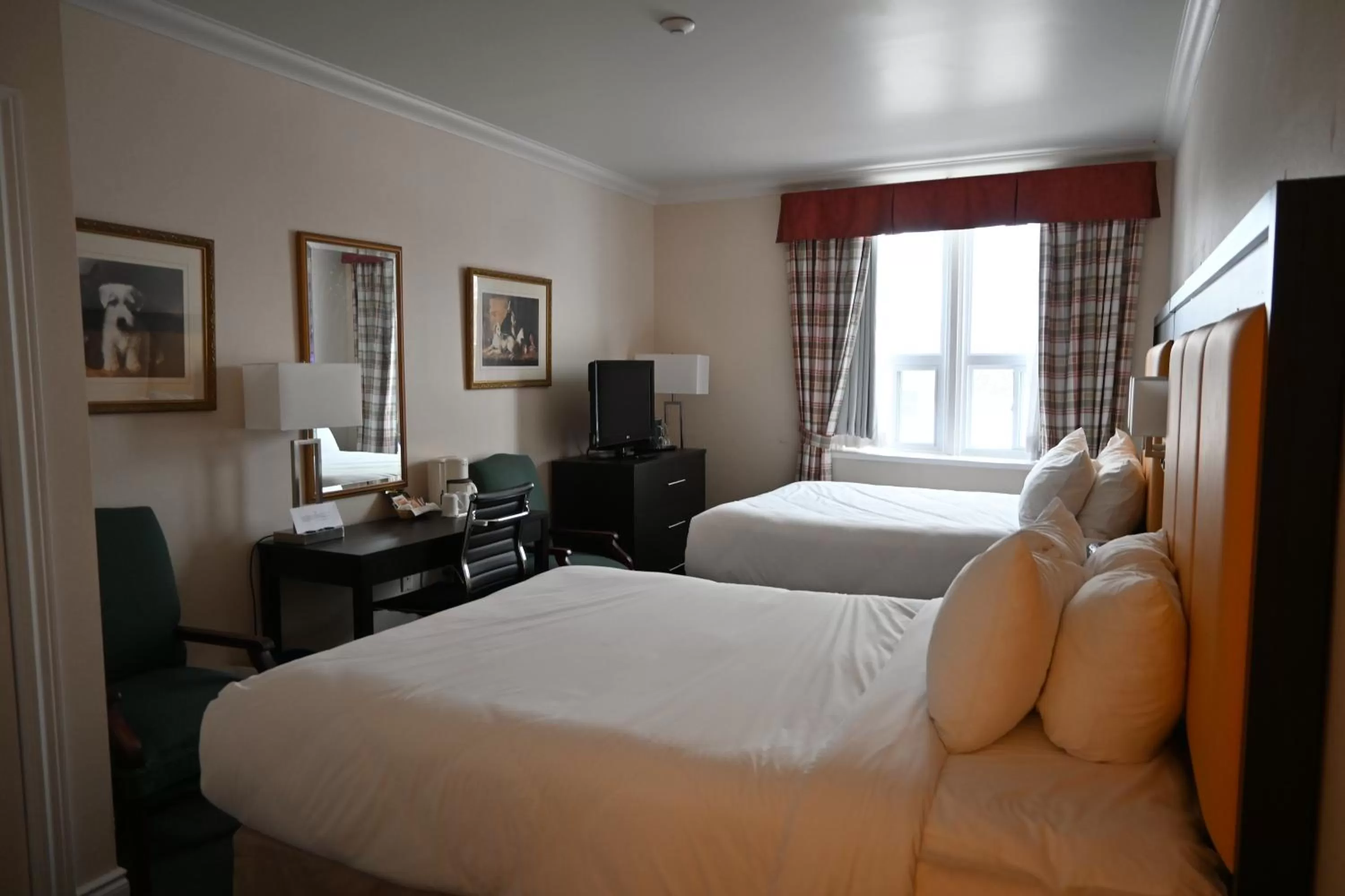 Guests, Bed in The Gananoque Inn