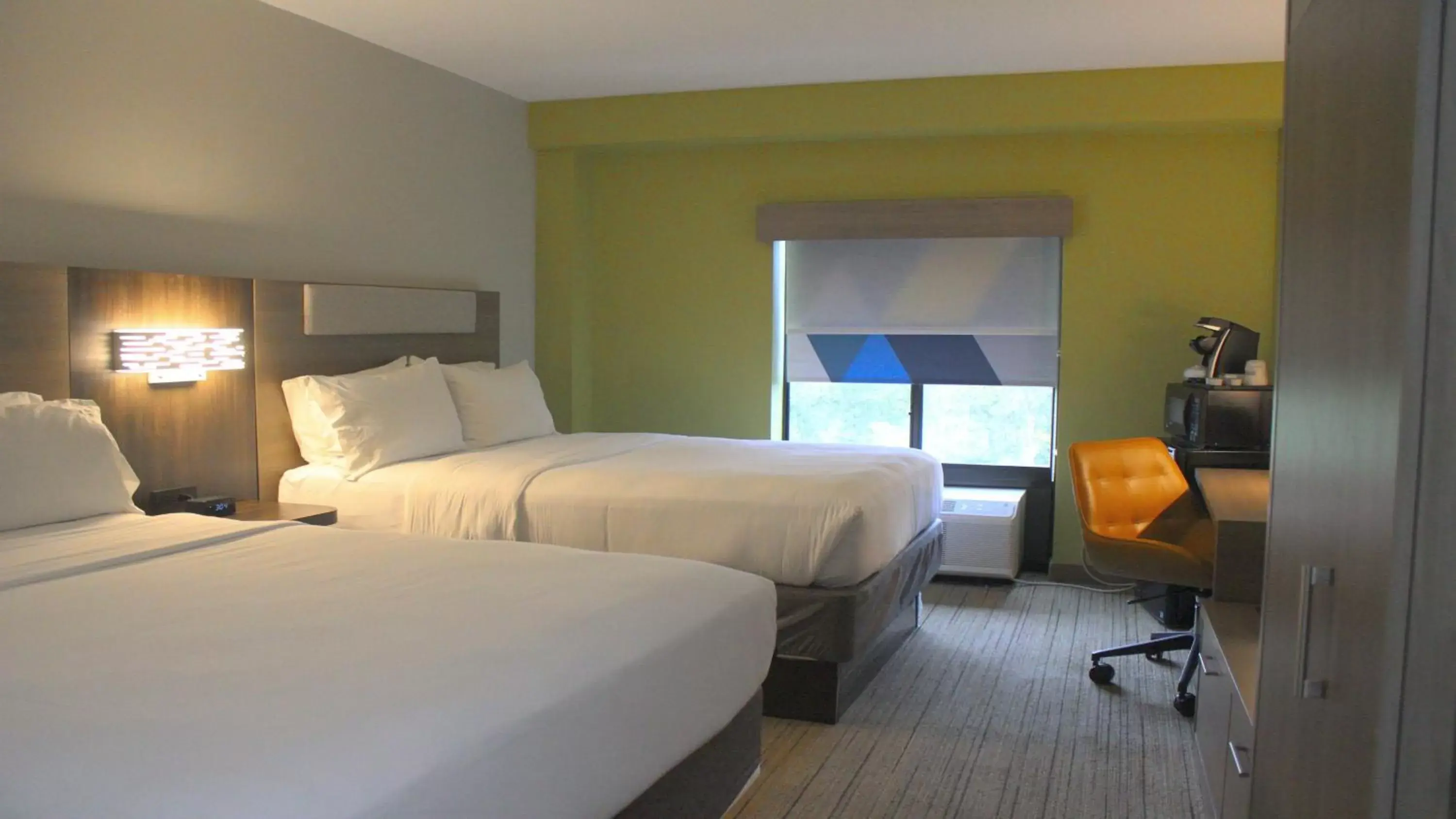 Standard Queen Room with Two Queen Beds in Holiday Inn Express Hotel & Suites Hope Mills-Fayetteville Airport by IHG Standard Queen Room with Two Queen Beds in Holiday Inn Express Hotel & Suites Hope Mills-Fayetteville Airport by IHG