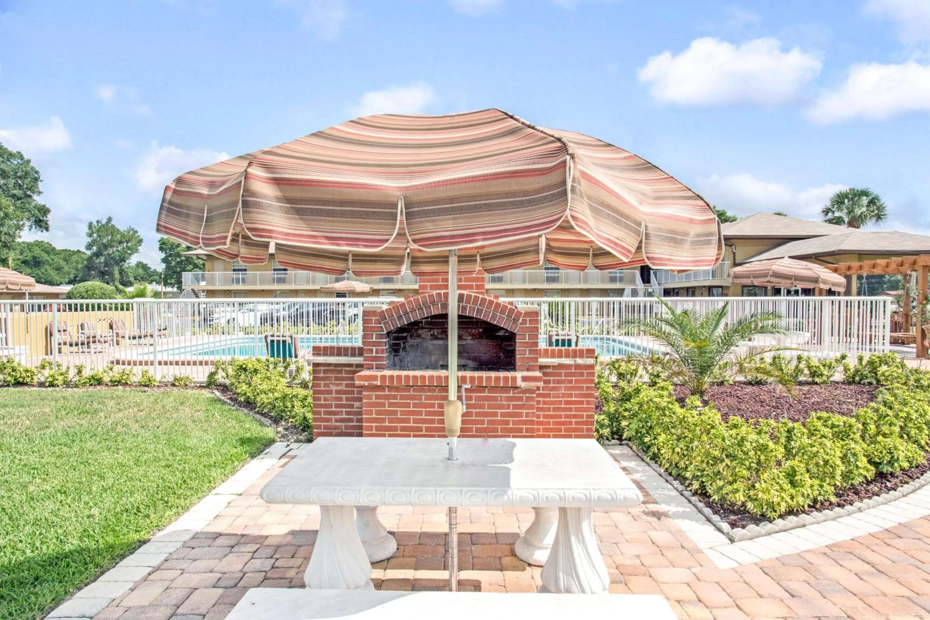 Property building in Days Inn by Wyndham Orange City/Deland