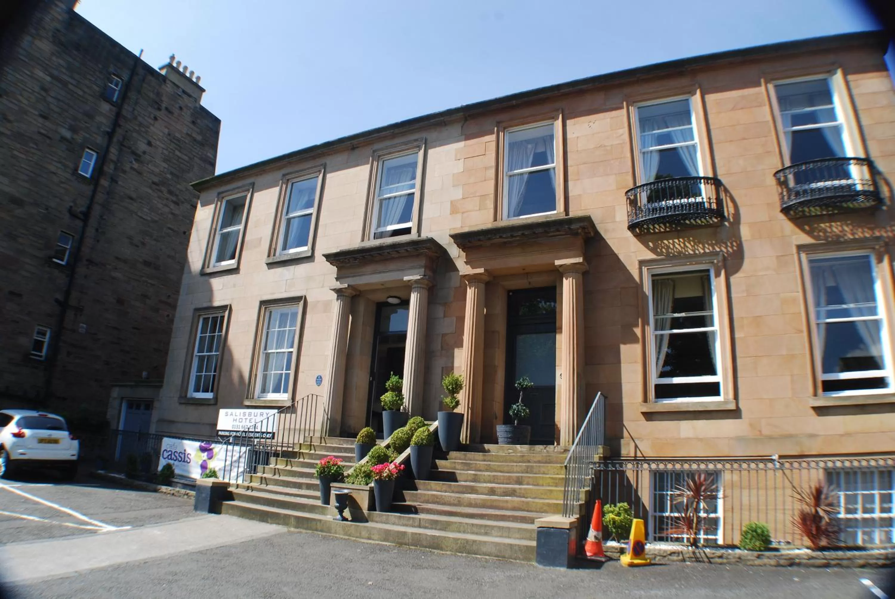 Facade/entrance in The Salisbury Hotel