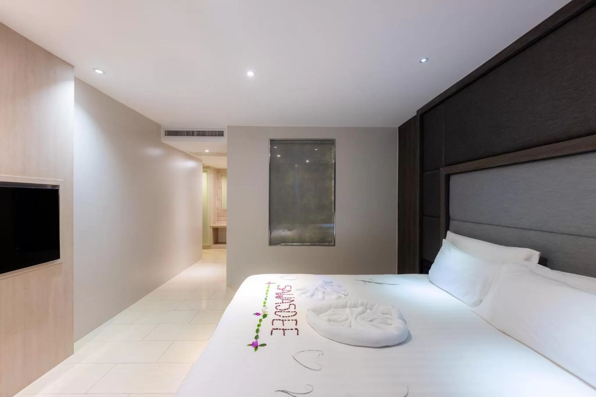 Photo of the whole room, Bed in Shilat Avenue Pattaya