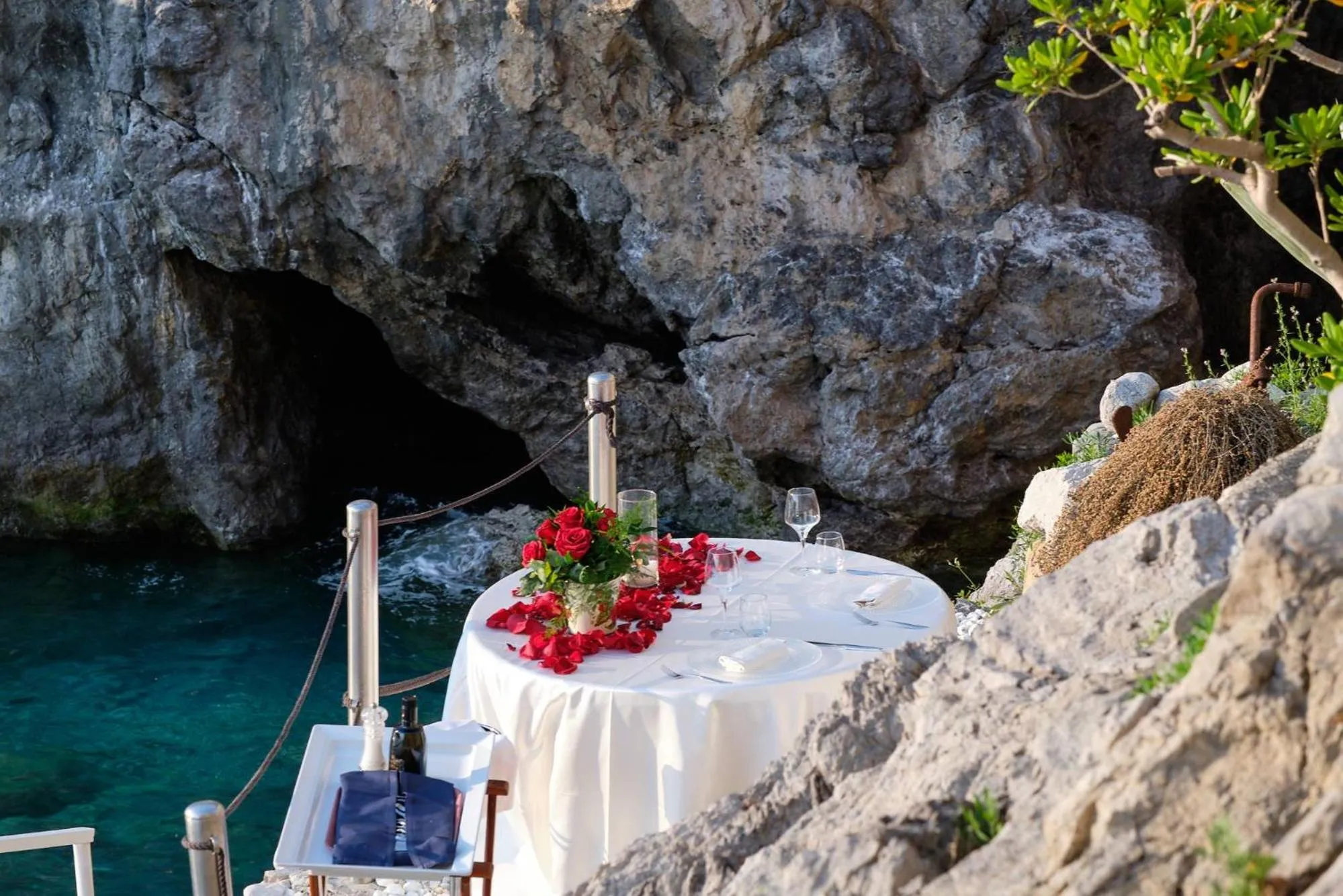 Restaurant/places to eat in Antica Rheginna Luxury Room