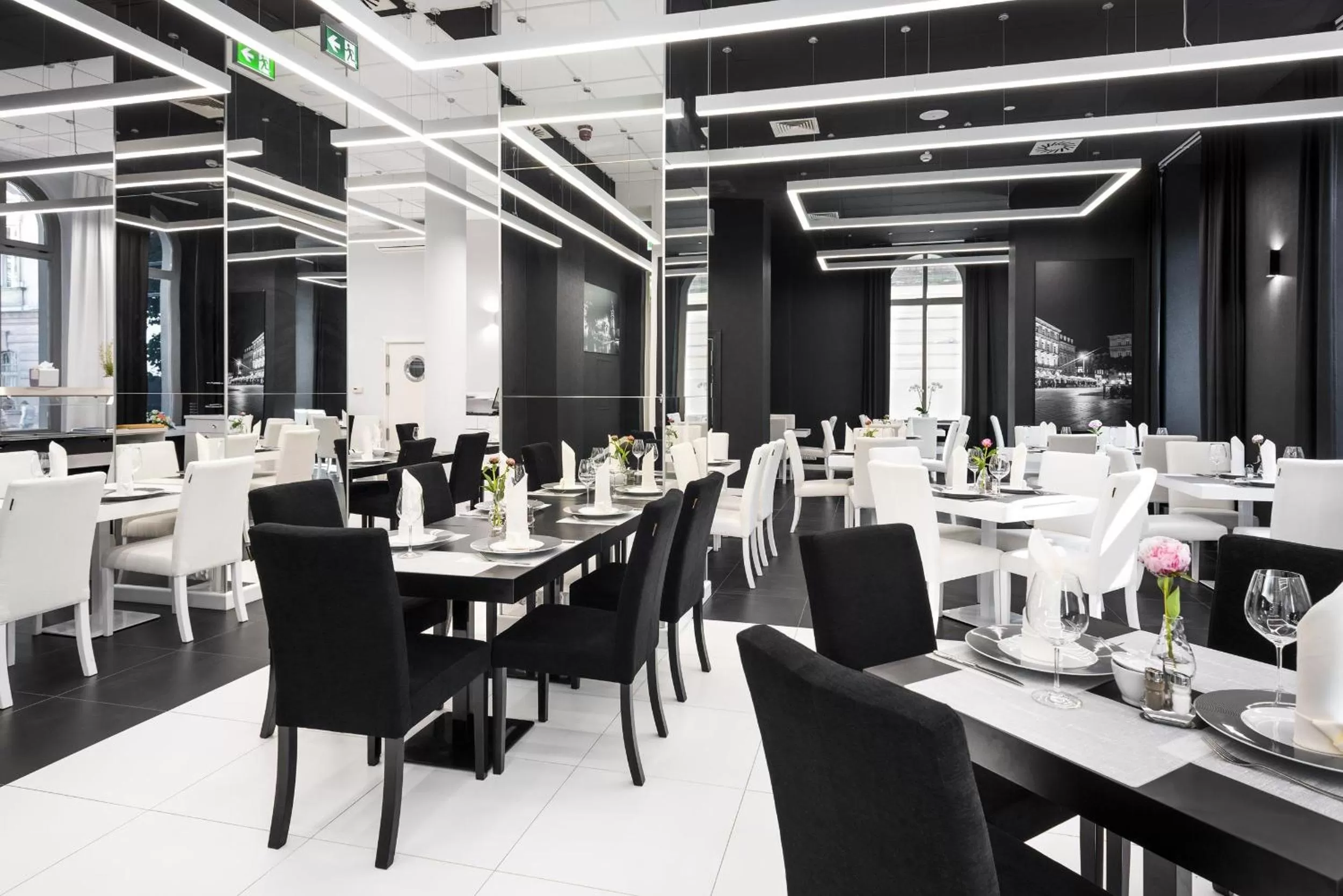 Restaurant/places to eat in Best Western Plus Krakow Old Town