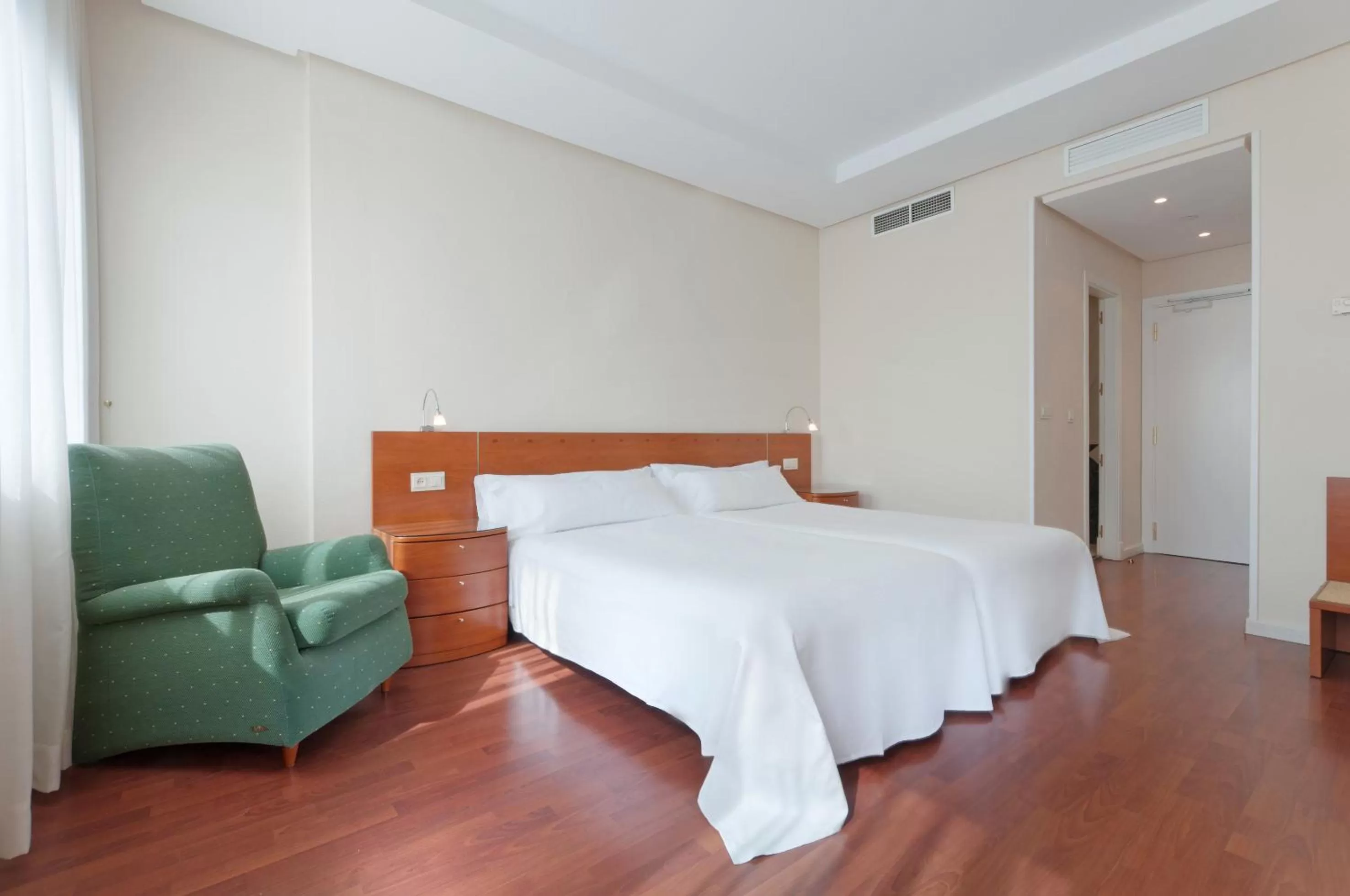 Photo of the whole room, Bed in Hotel Madrid Chamartín, Affiliated by Meliá