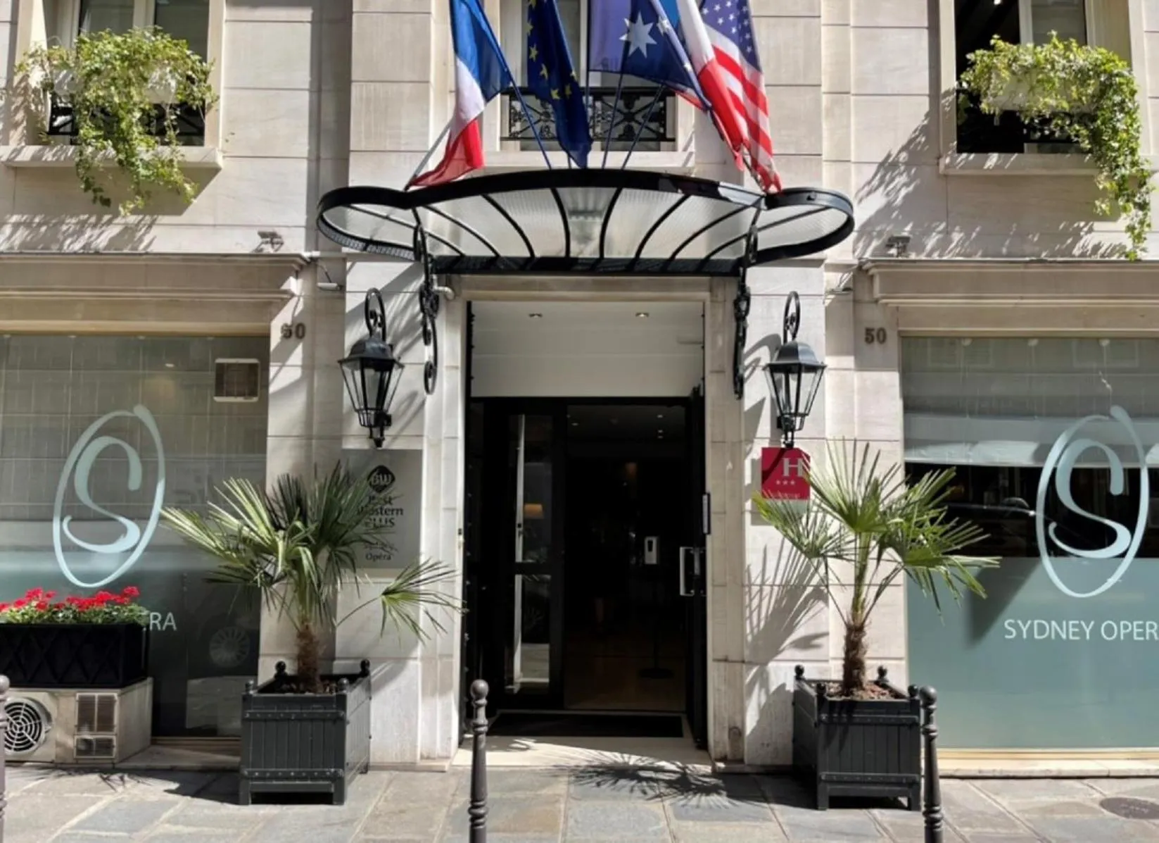 Property building in Best Western Plus Hotel Sydney Opera