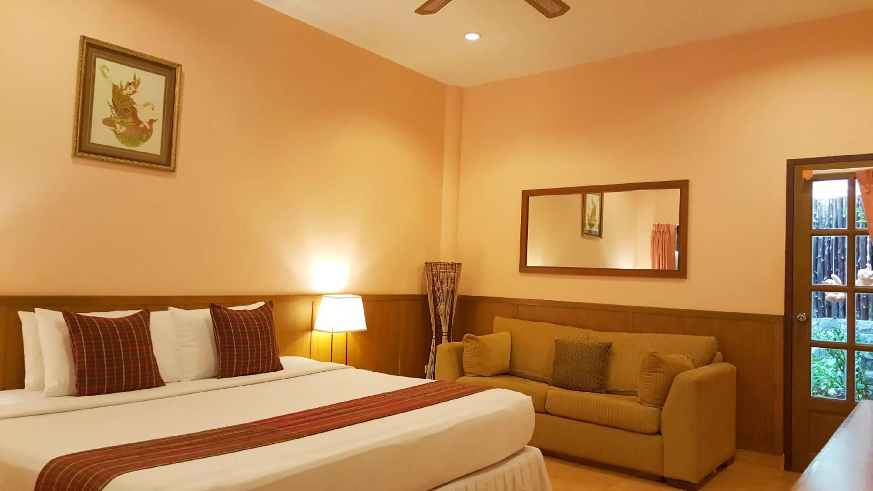 Bedroom, Bed in Birds and Bees Resort