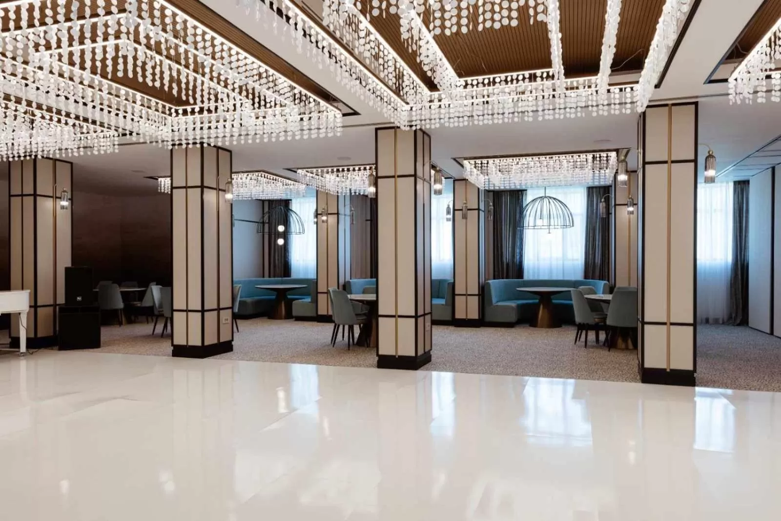 Restaurant/places to eat in Hotel Savior