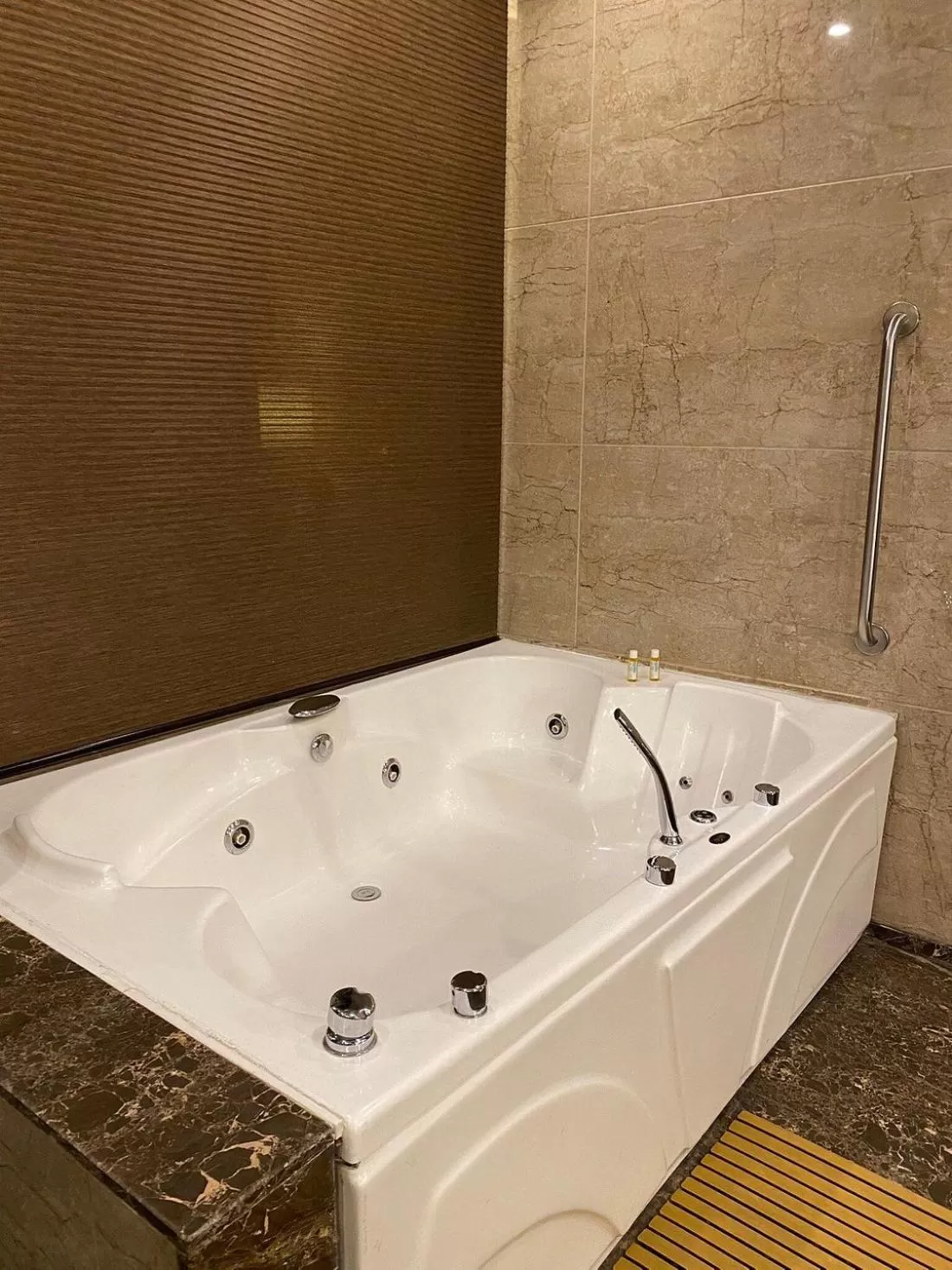 Bathroom in Four Points by Sheraton Srinagar