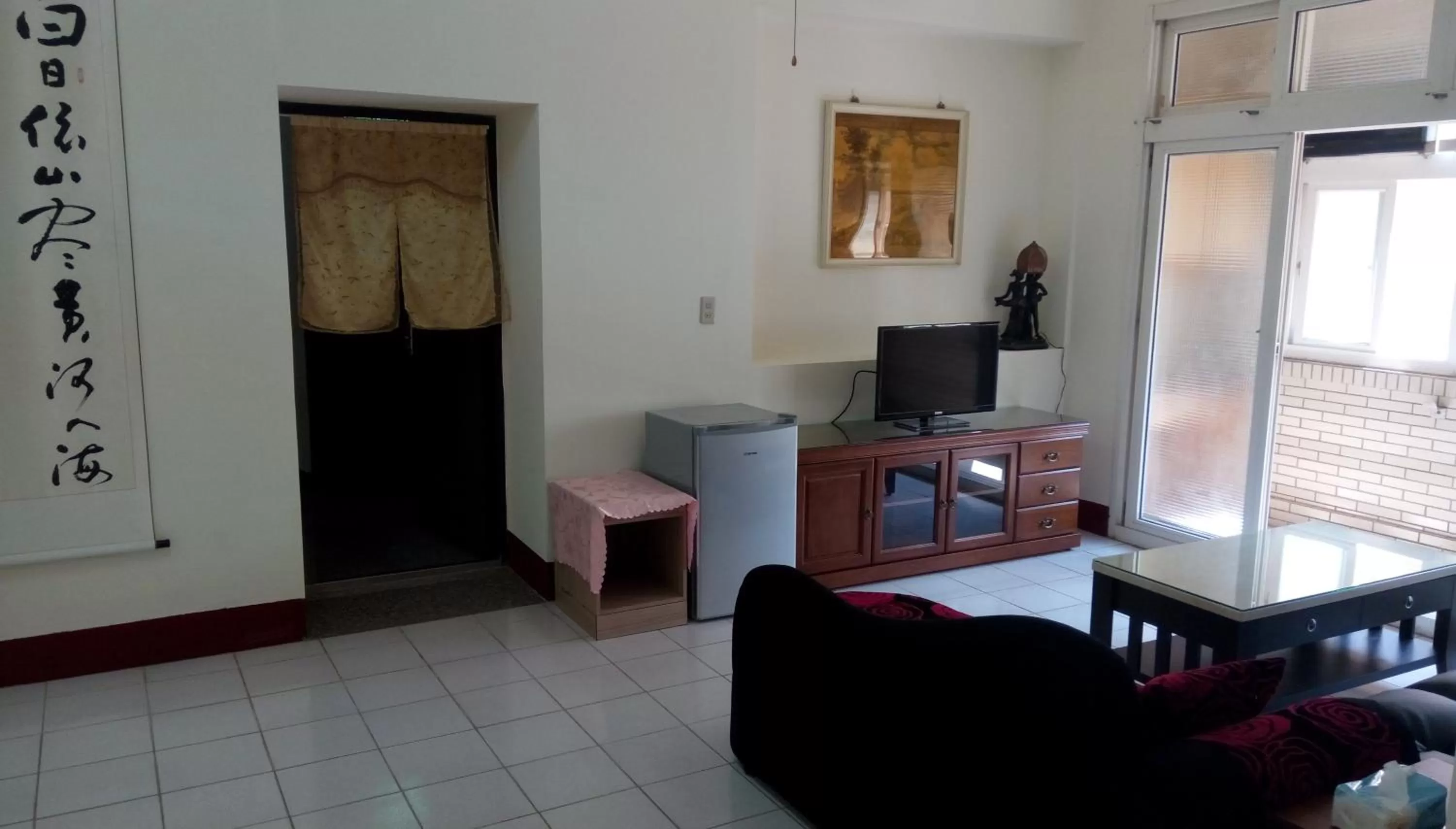 Day, TV/Entertainment Center in Frank B&B