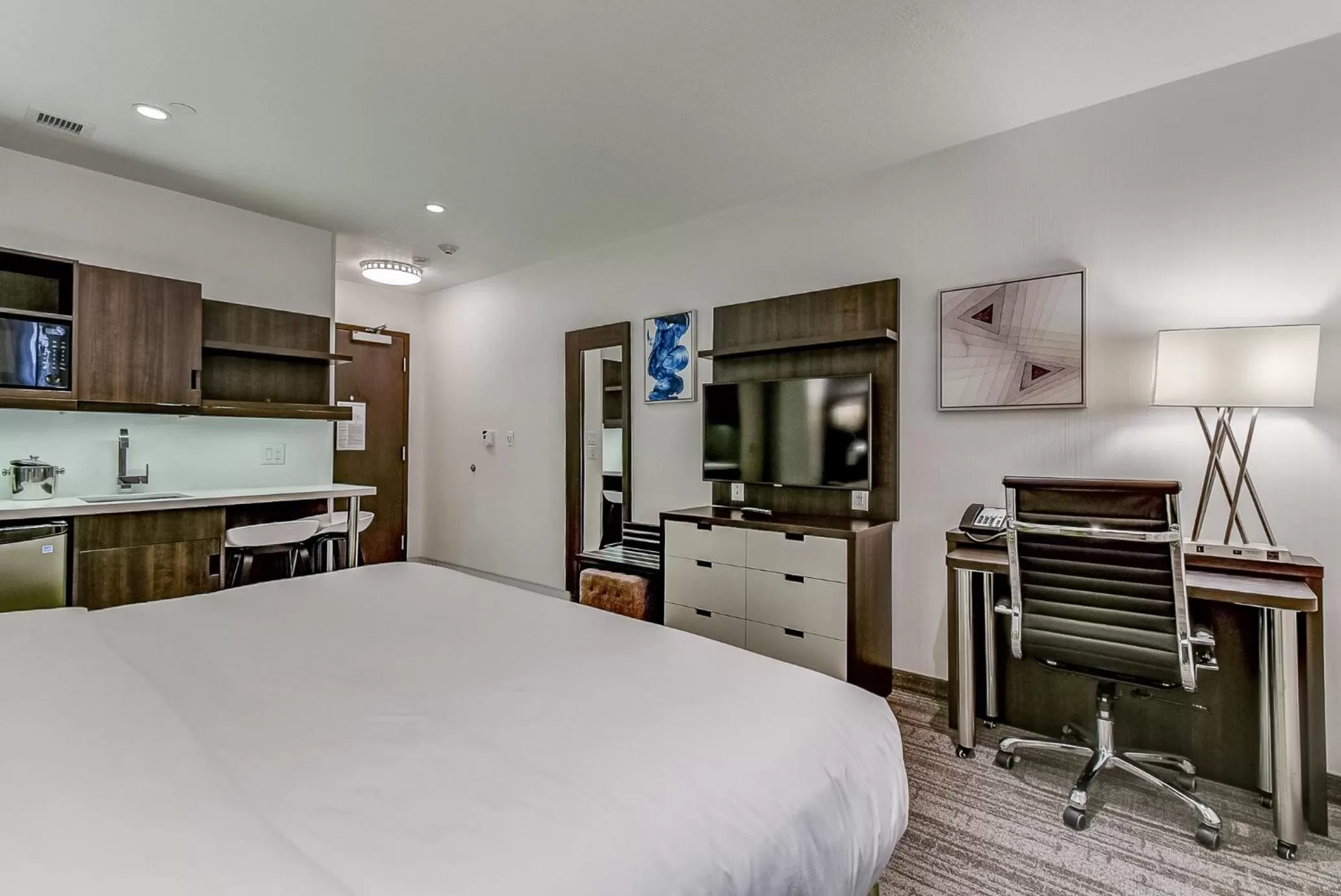 Photo of the whole room in EST Hotel