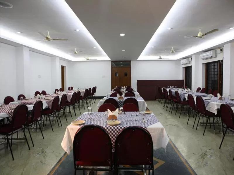 Restaurant/Places to Eat in Saaral Resort By Crossway