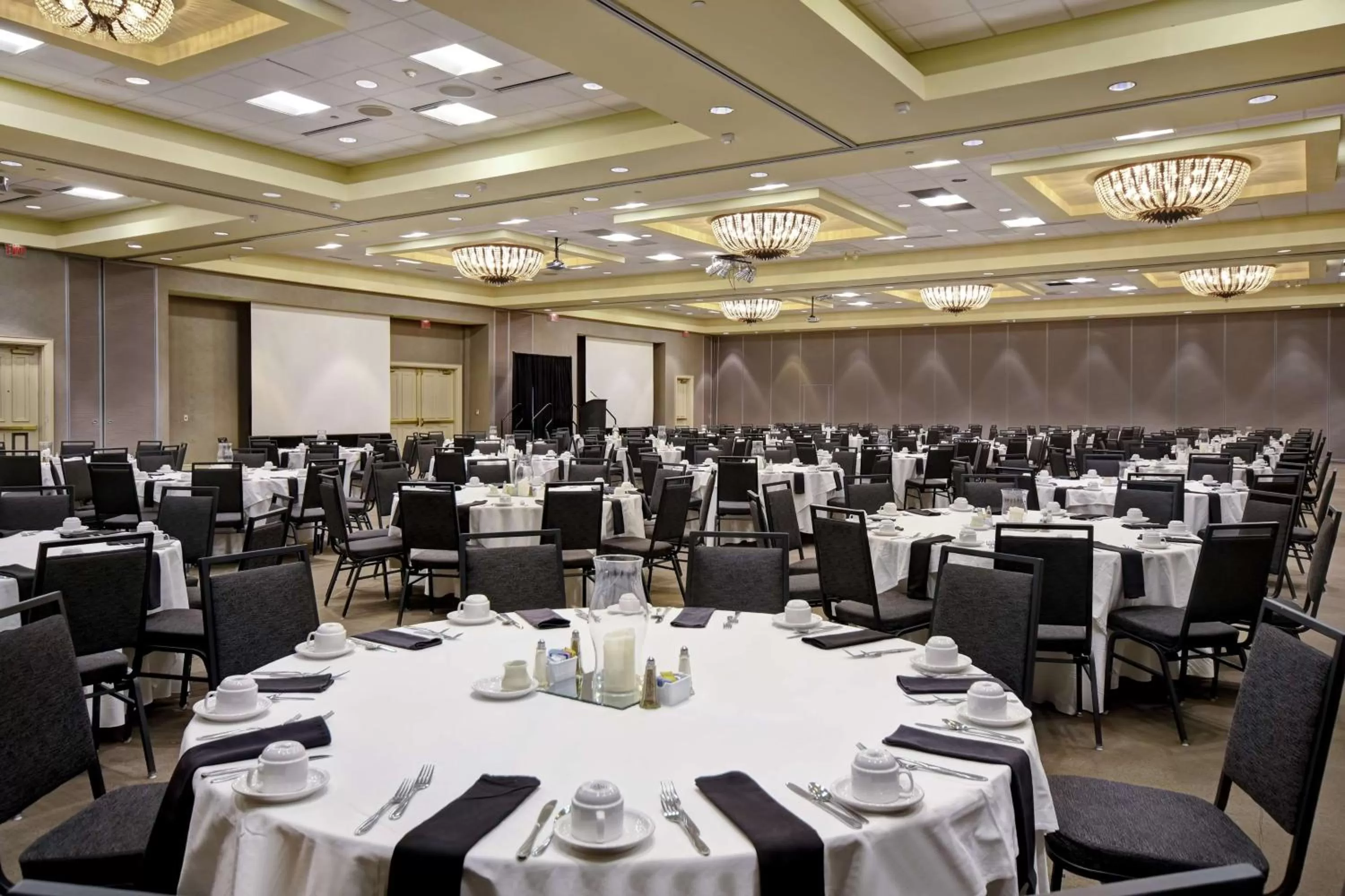 Meeting/conference room in Embassy Suites Montgomery - Hotel & Conference Center