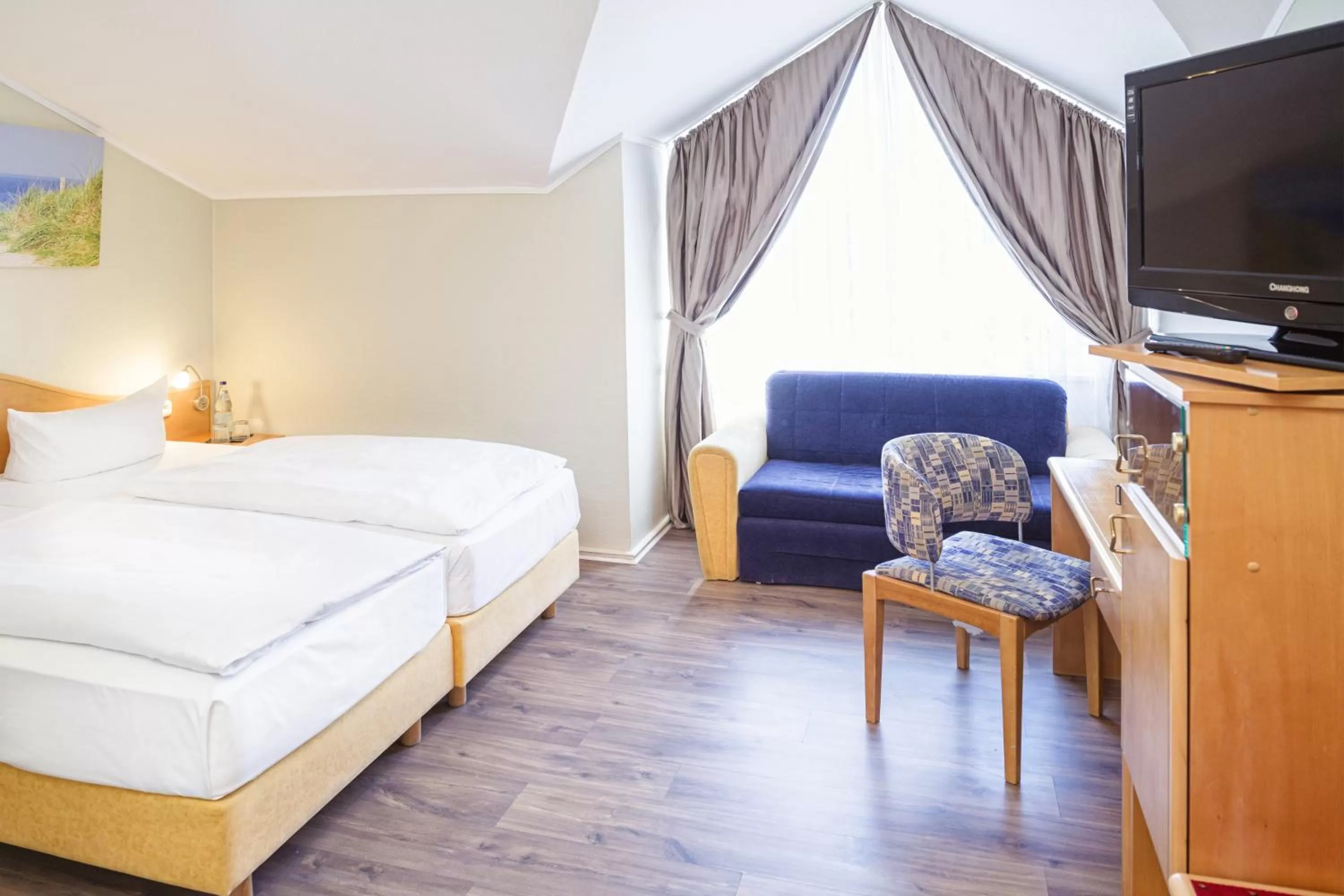 Property building, Bed in Hotel Dänischer Hof Altenholz by Tulip Inn