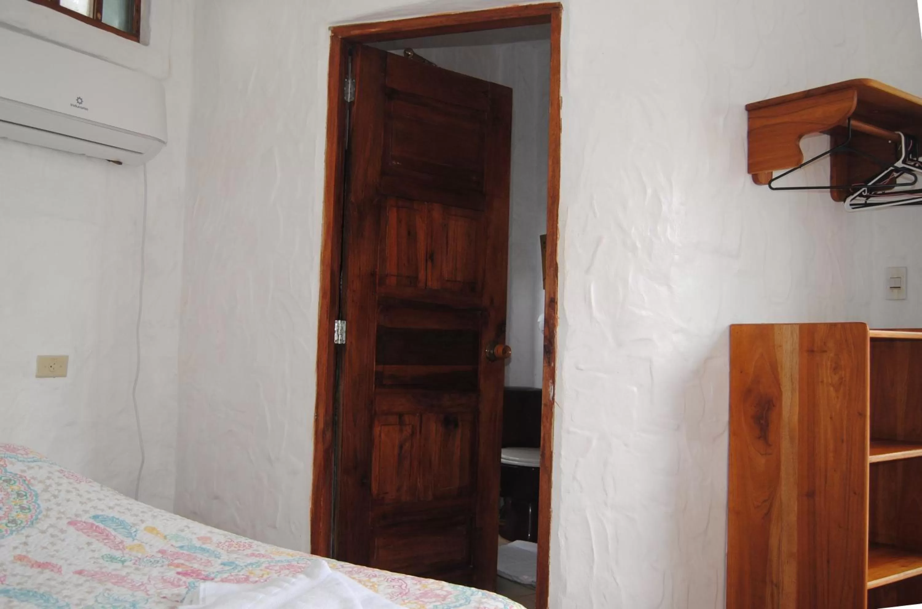 Bathroom, Bed in Hostal Galapagos by Bar de Beto