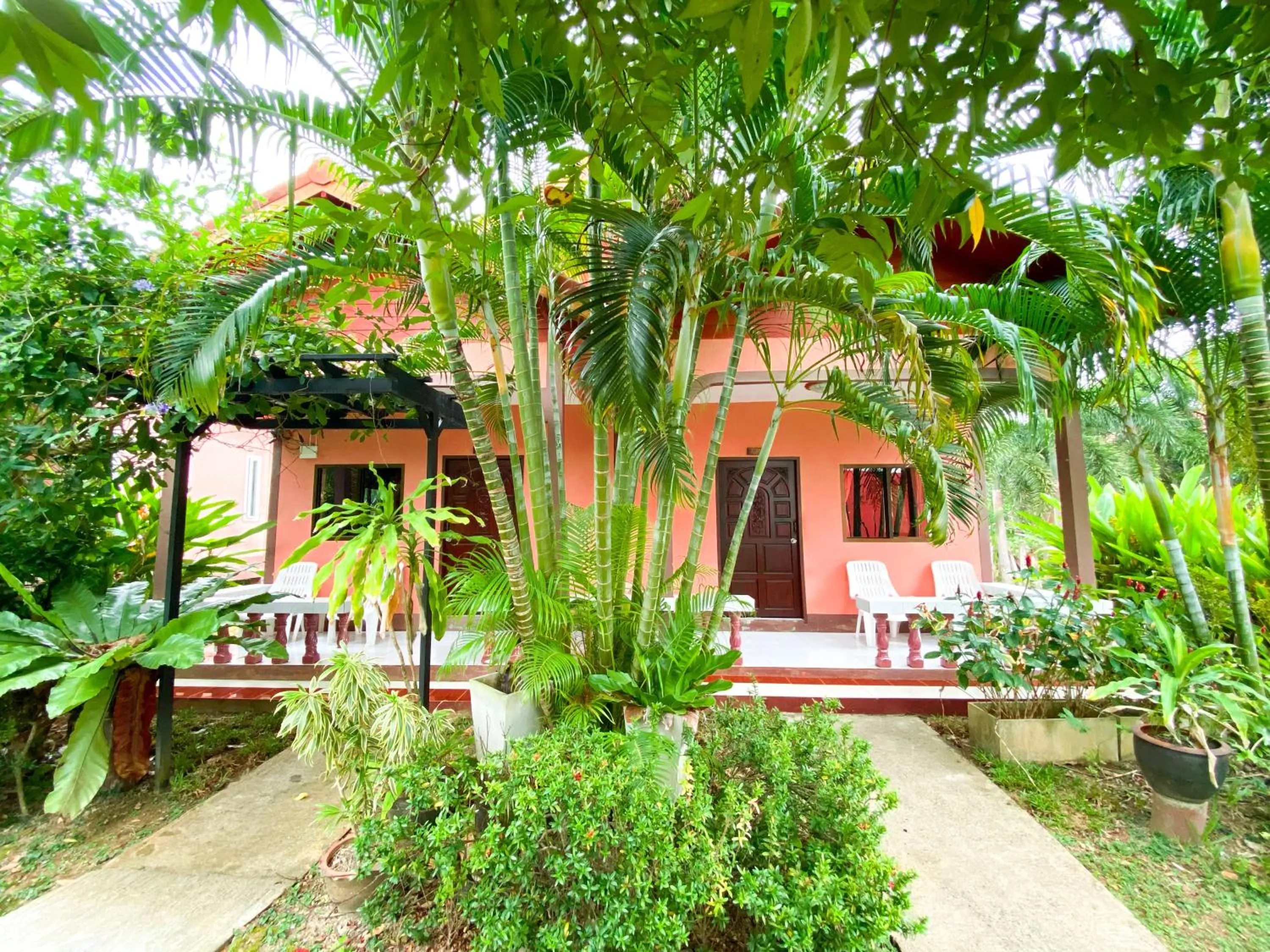 Property building in Hatzanda Lanta Resort - SHA Extra Plus