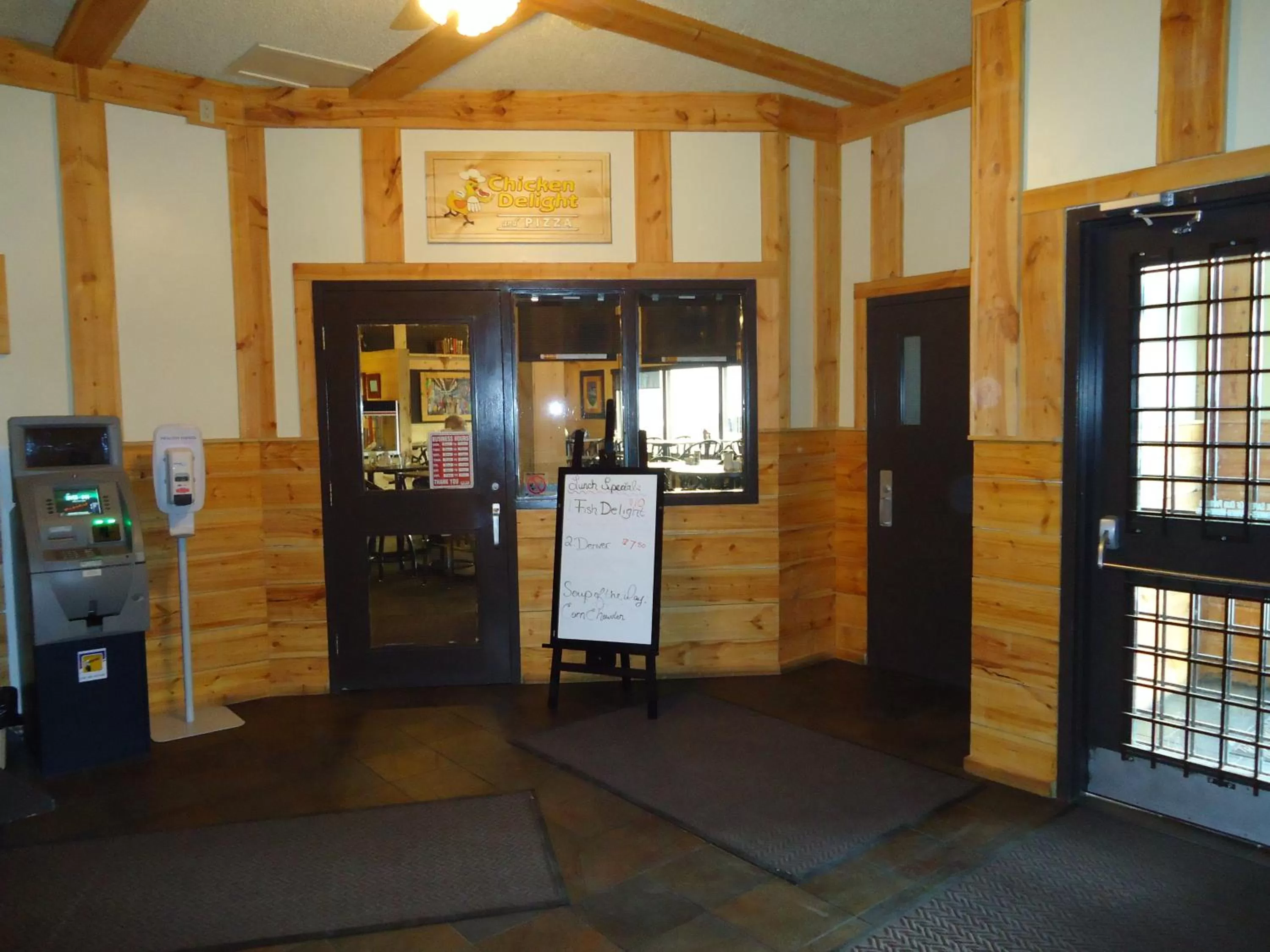 Facade/entrance in River Inn