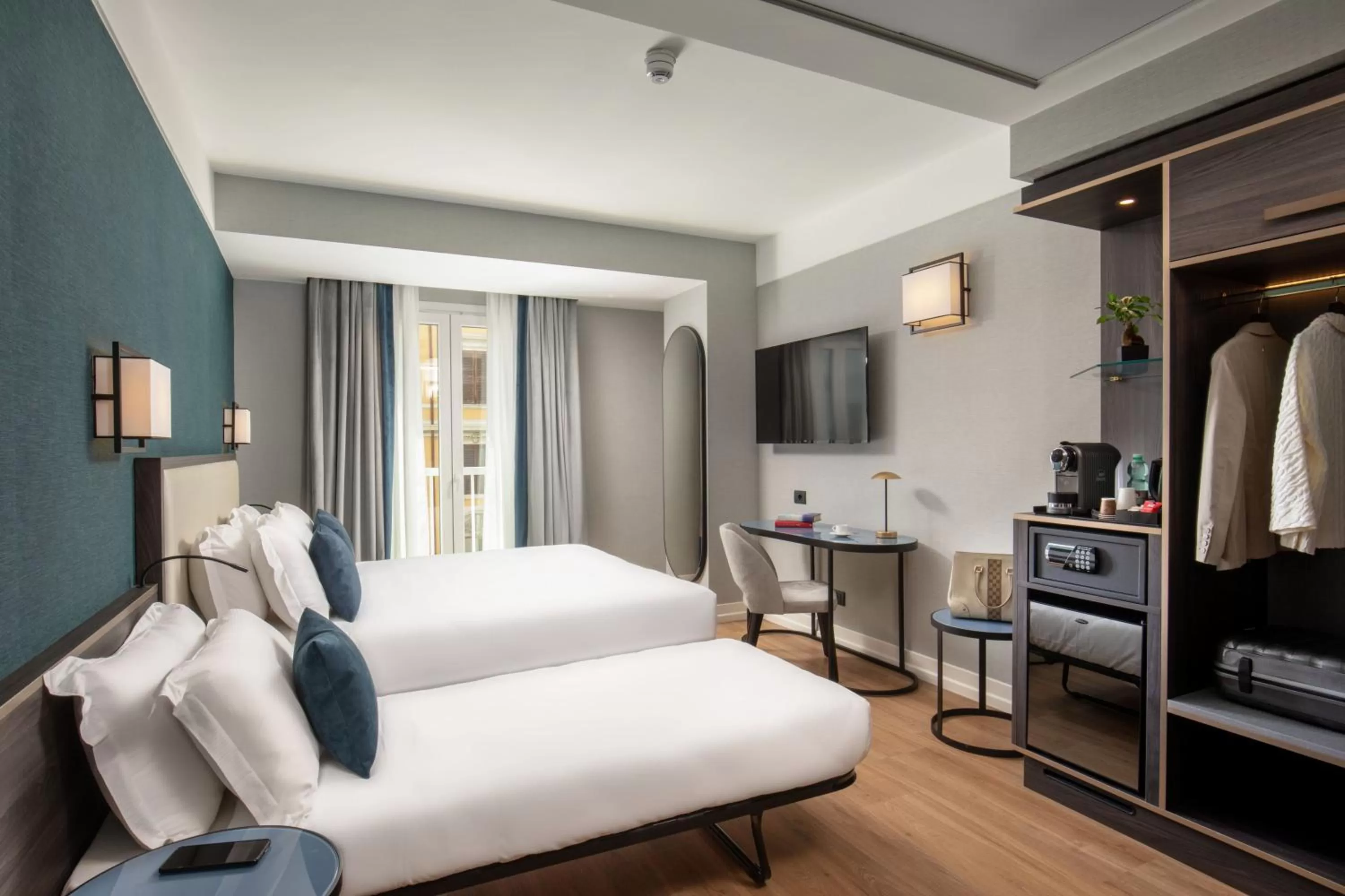 Photo of the whole room, Bed in Hotel St Martin by OMNIA hotels