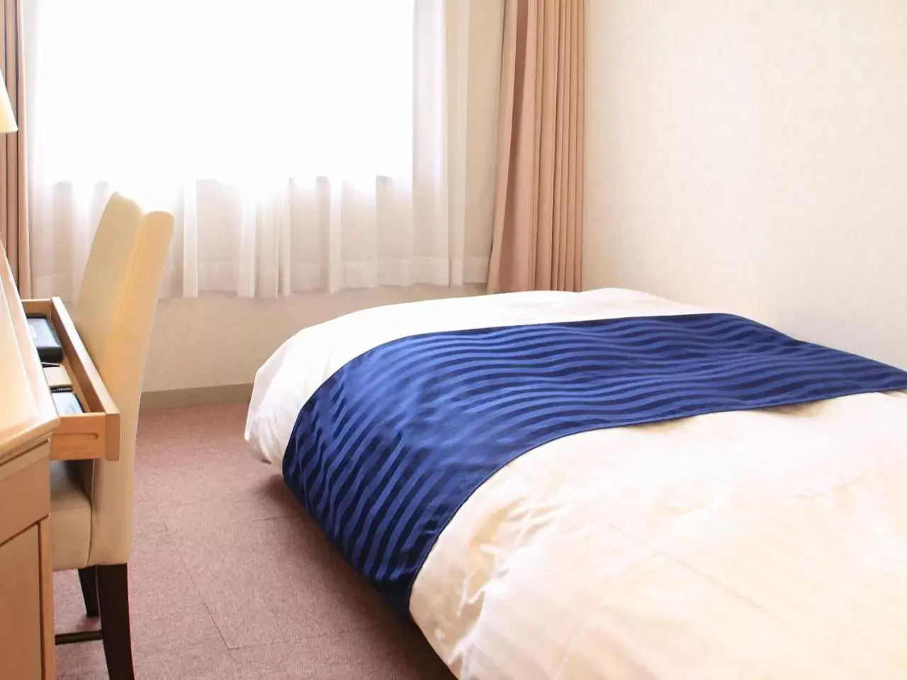 Double Room - single occupancy - Smoking in HOTEL LiVEMAX BUDGET Kagoshima Double Room - single occupancy - Smoking in HOTEL LiVEMAX BUDGET Kagoshima
