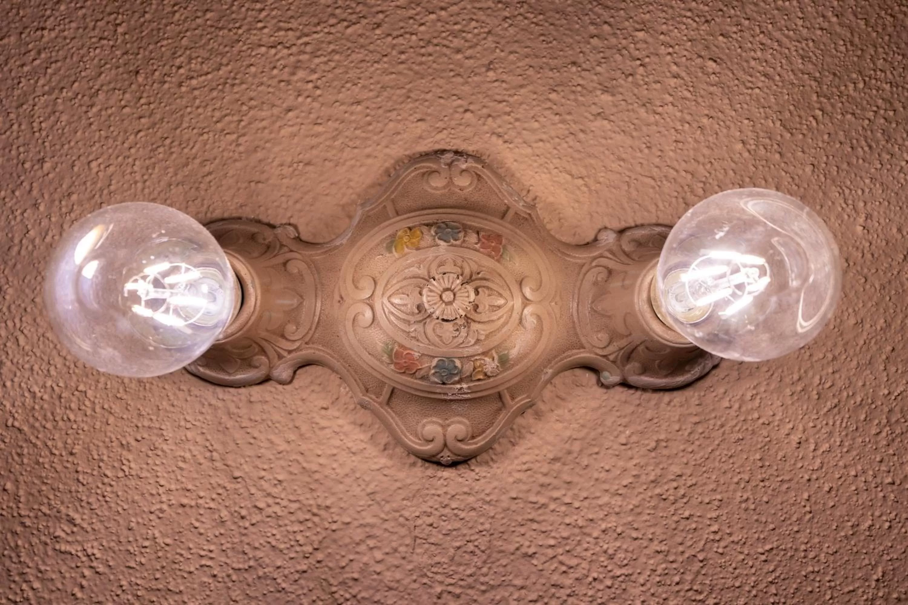 Decorative detail in 1899 Inn