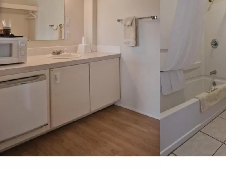 Bathroom in Pacific Reef Hotel & Light Show