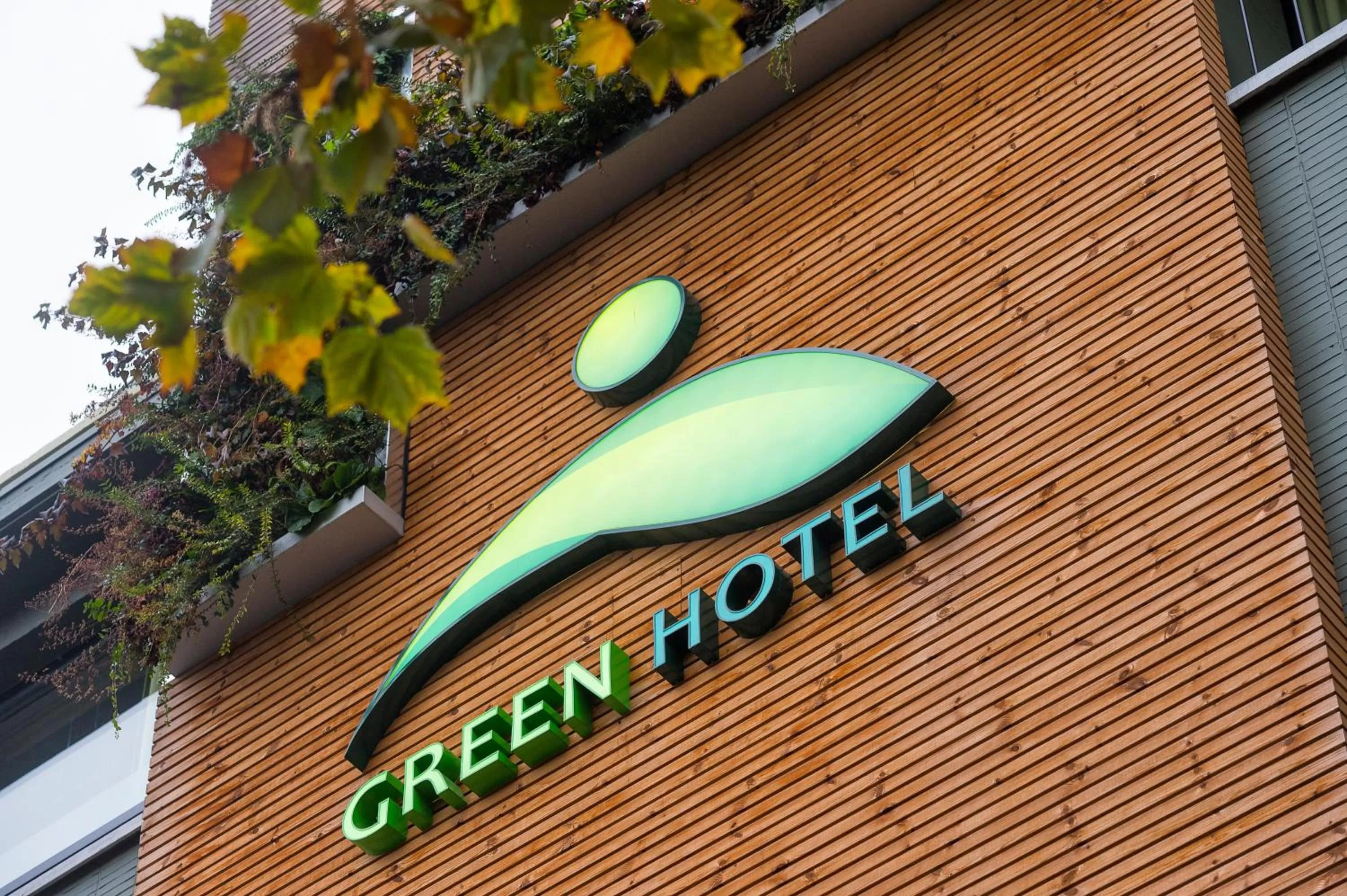Facade/entrance in Green Hotel