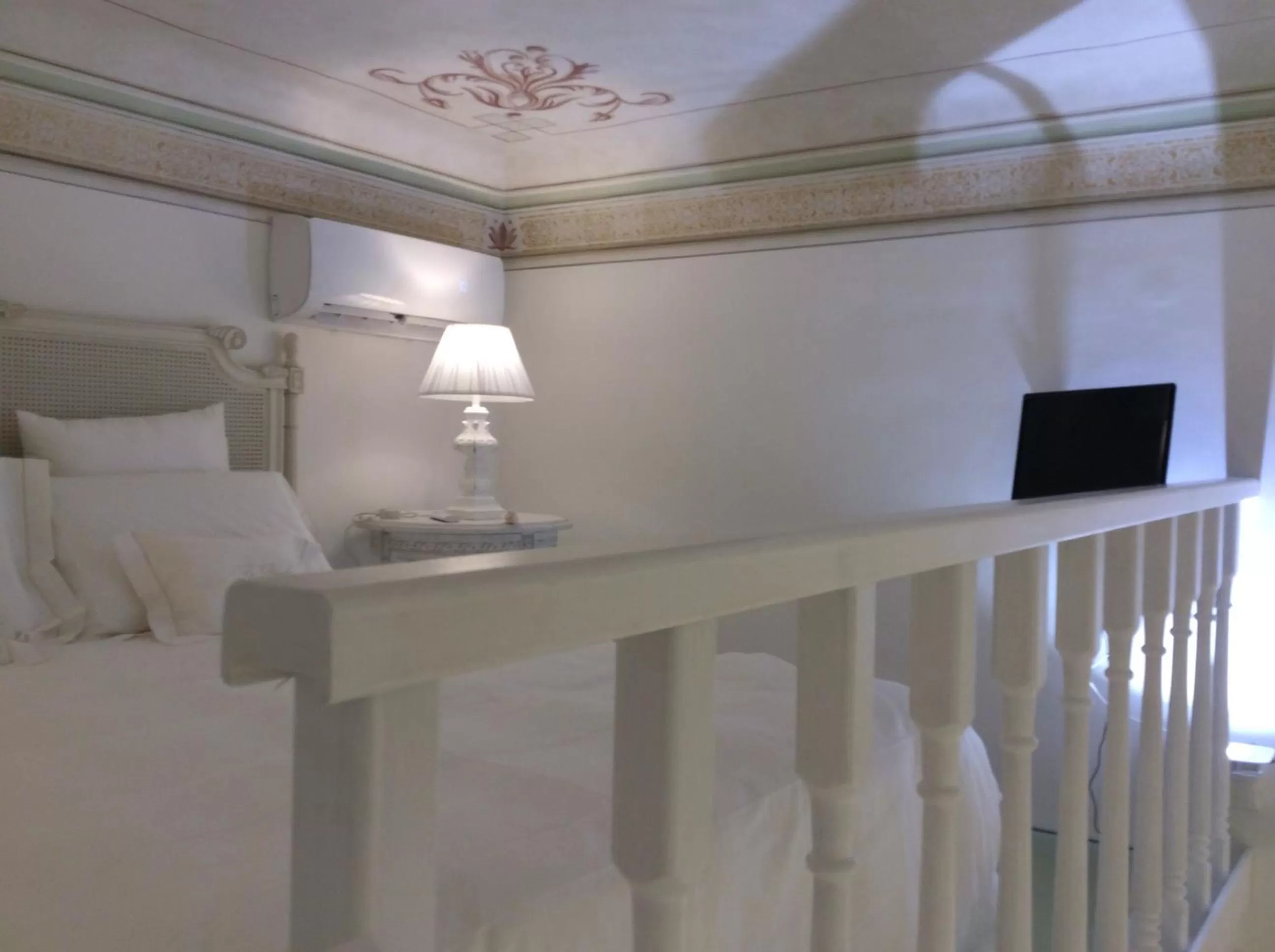 Decorative detail, Bed in Suite Le Perle